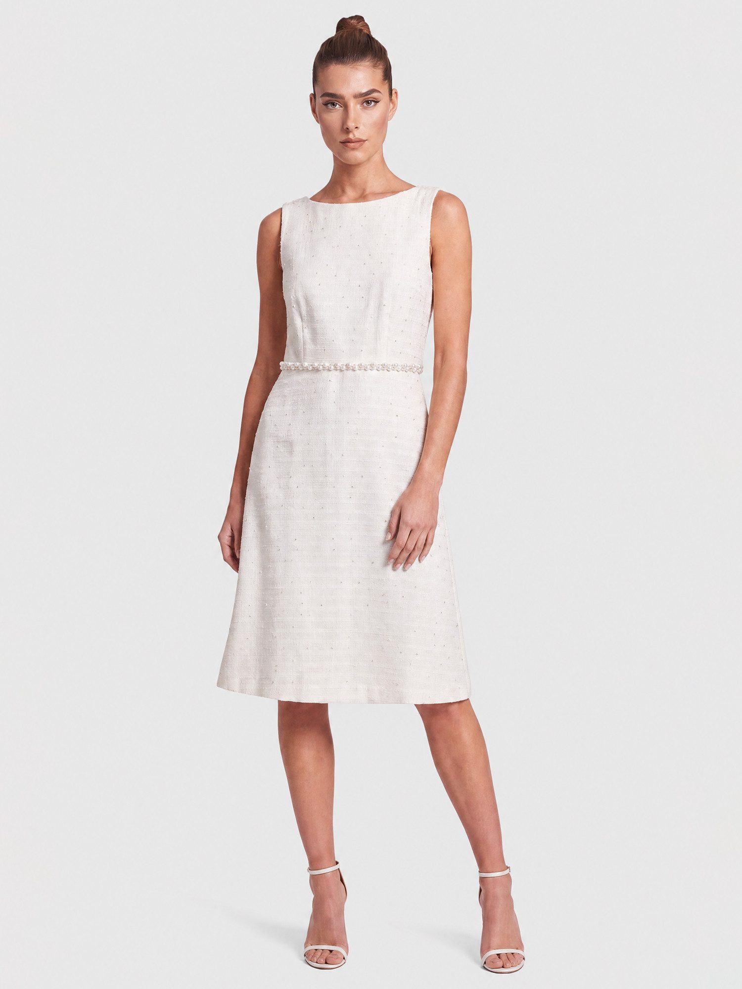 Apart Brautkleid mit Perlenborte