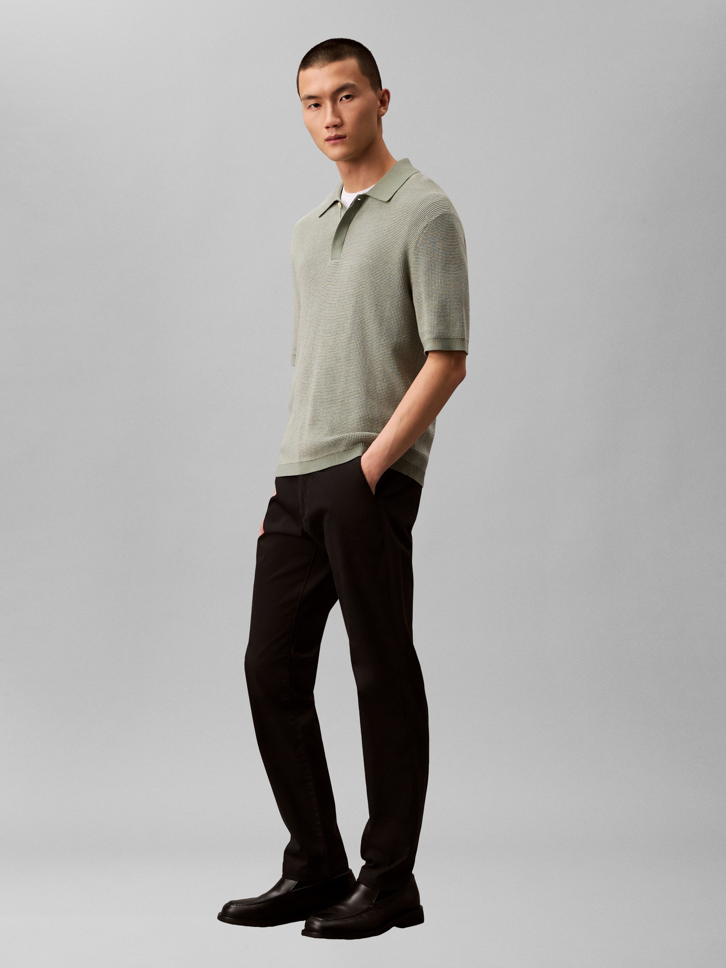 Calvin Klein Jeans Chinohose Mit Gürtelschlaufen – Bild 4 von 5