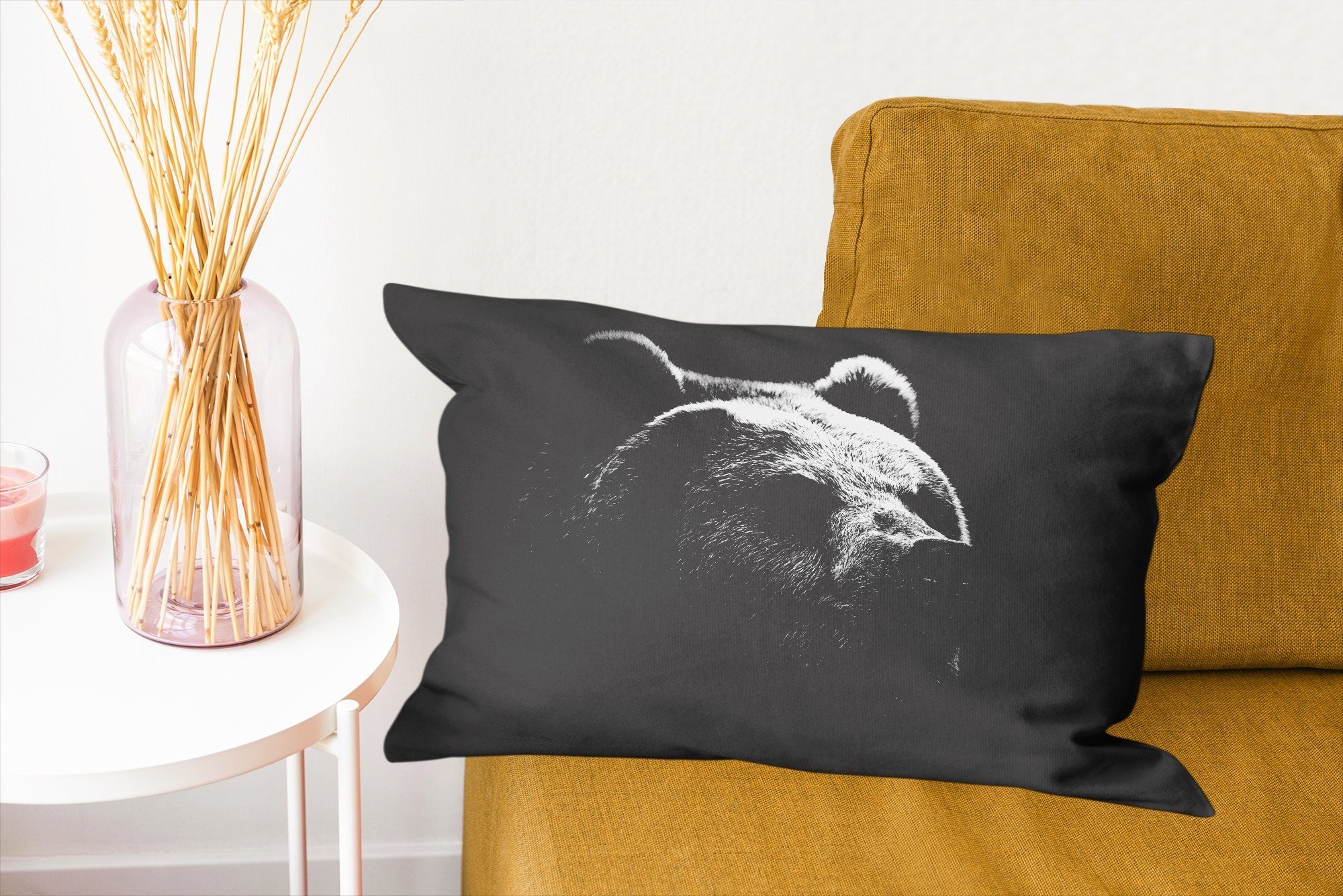 MuchoWow Dekokissen Kamtschatka-Bär auf mit Füllung, Dekokissen und weiß, Zierkissen, Schlafzimmer Dekoration, schwarz Hintergrund Wohzimmer in schwarzem