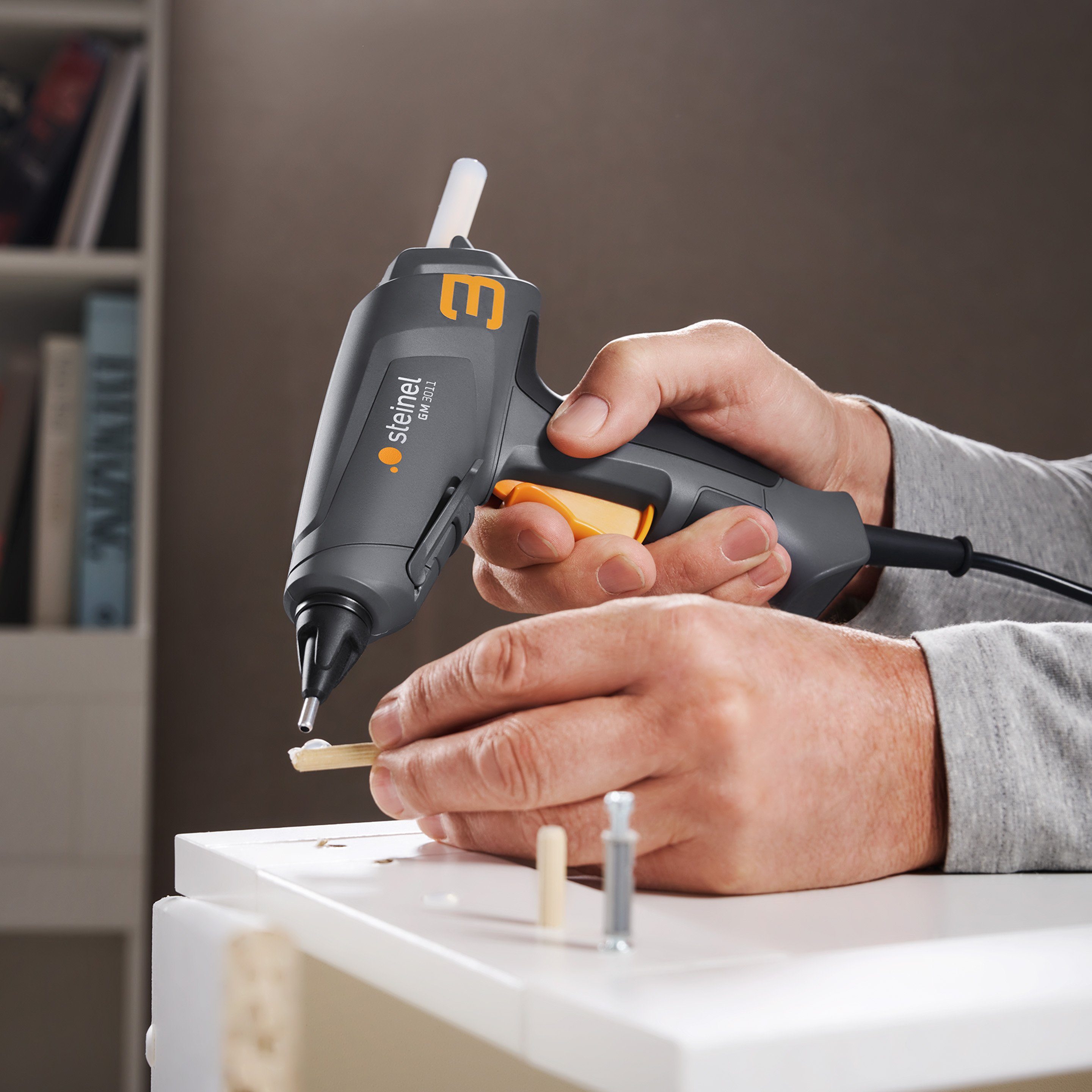 steinel Heißklebepistole GlueMatic 3011, leicht, ergonomsich, Fördermenge von 16 g/min, Faltschachtel – Bild 5 von 5