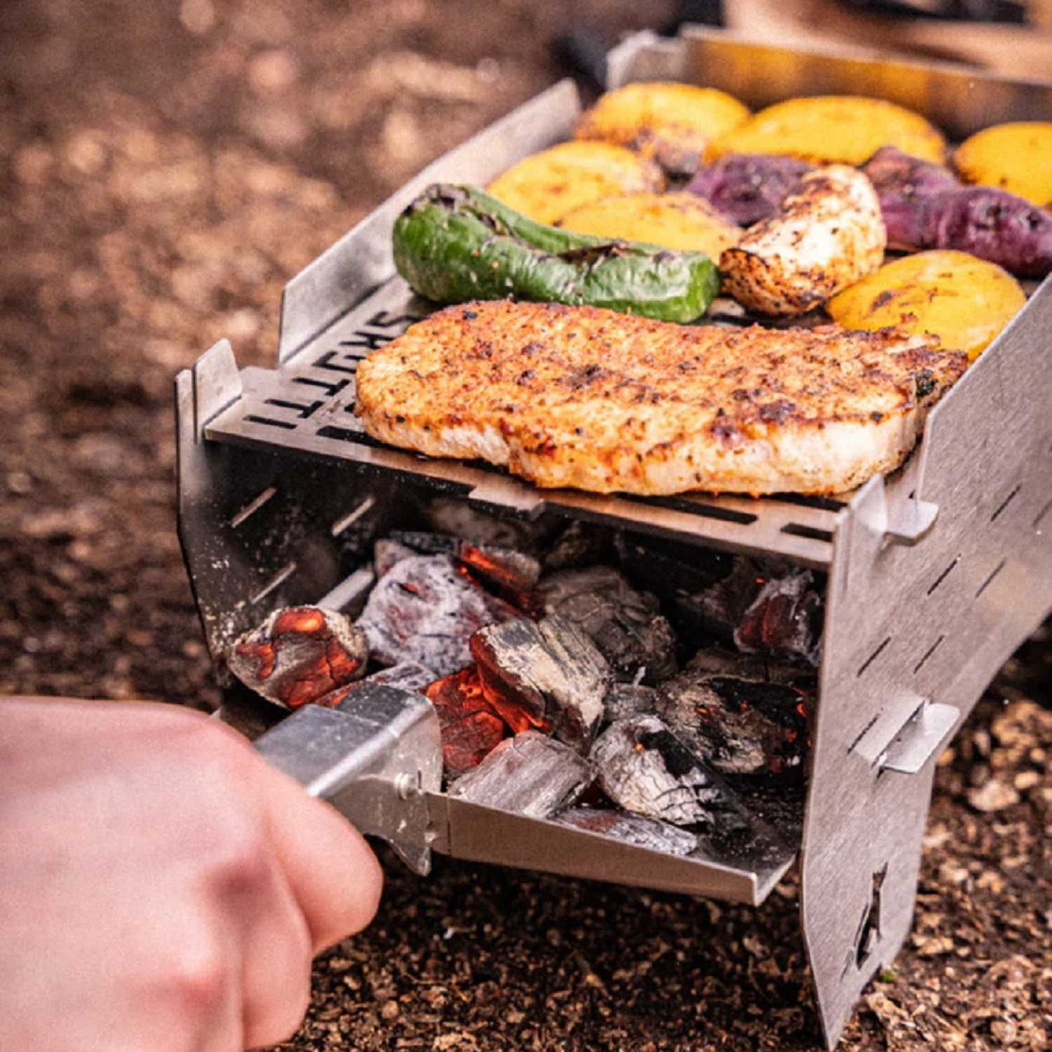 SKOTTI Gasgrill Skotti Grill Mini Holzkohlegrill Campinggrill faltbar mit Tasche