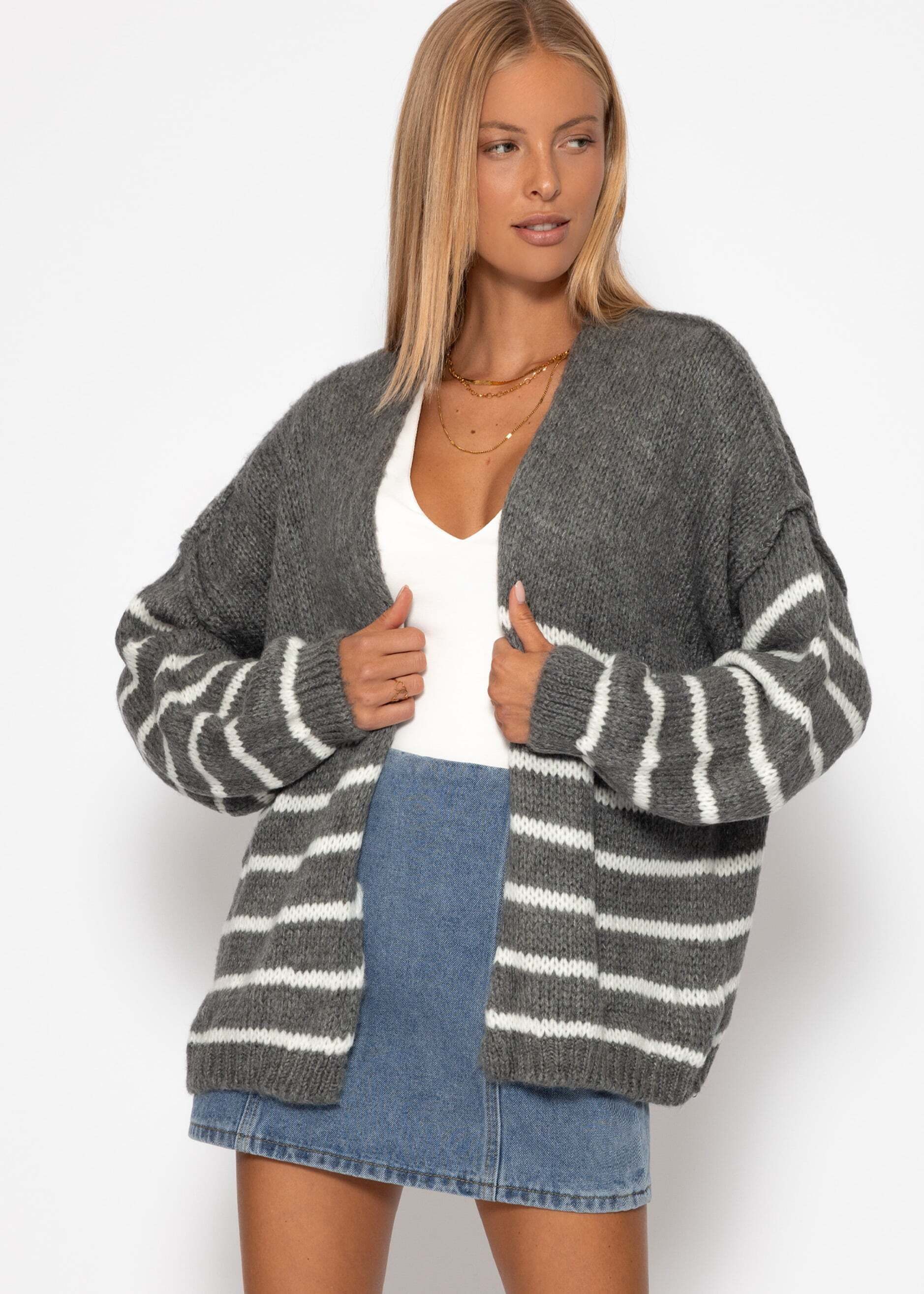 SASSYCLASSY Cardigan Lässige Oversize Strickjacke Damen mit Streifen Gestreifter Cardigan aus weichem Strick Schwarz Grau Beige