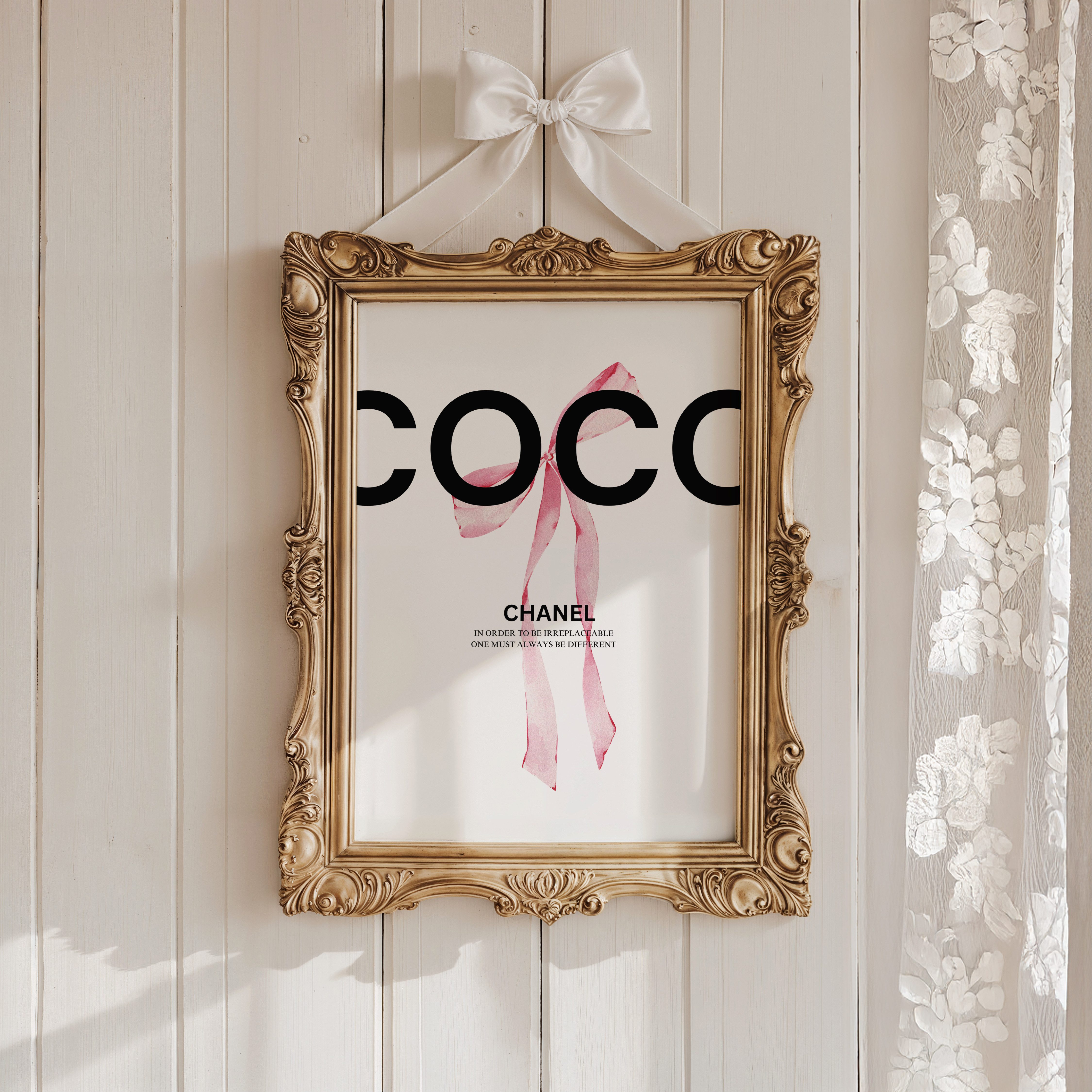 JUSTGOODMOOD Poster Premium ® Coco Chanel Zitat Poster · Rosa Schleife · ohne Rahmen, verschiedene Größen wählbar – Bild 5 von 5