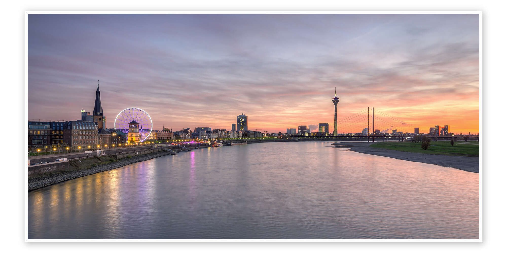 Posterlounge Wandbild Düsseldorf Skyline bei feuerrotem Sonnenuntergang, Michael Valjak, erhältlich als Poster, Leinwandbild, Wandsticker oder Acrylglasbild