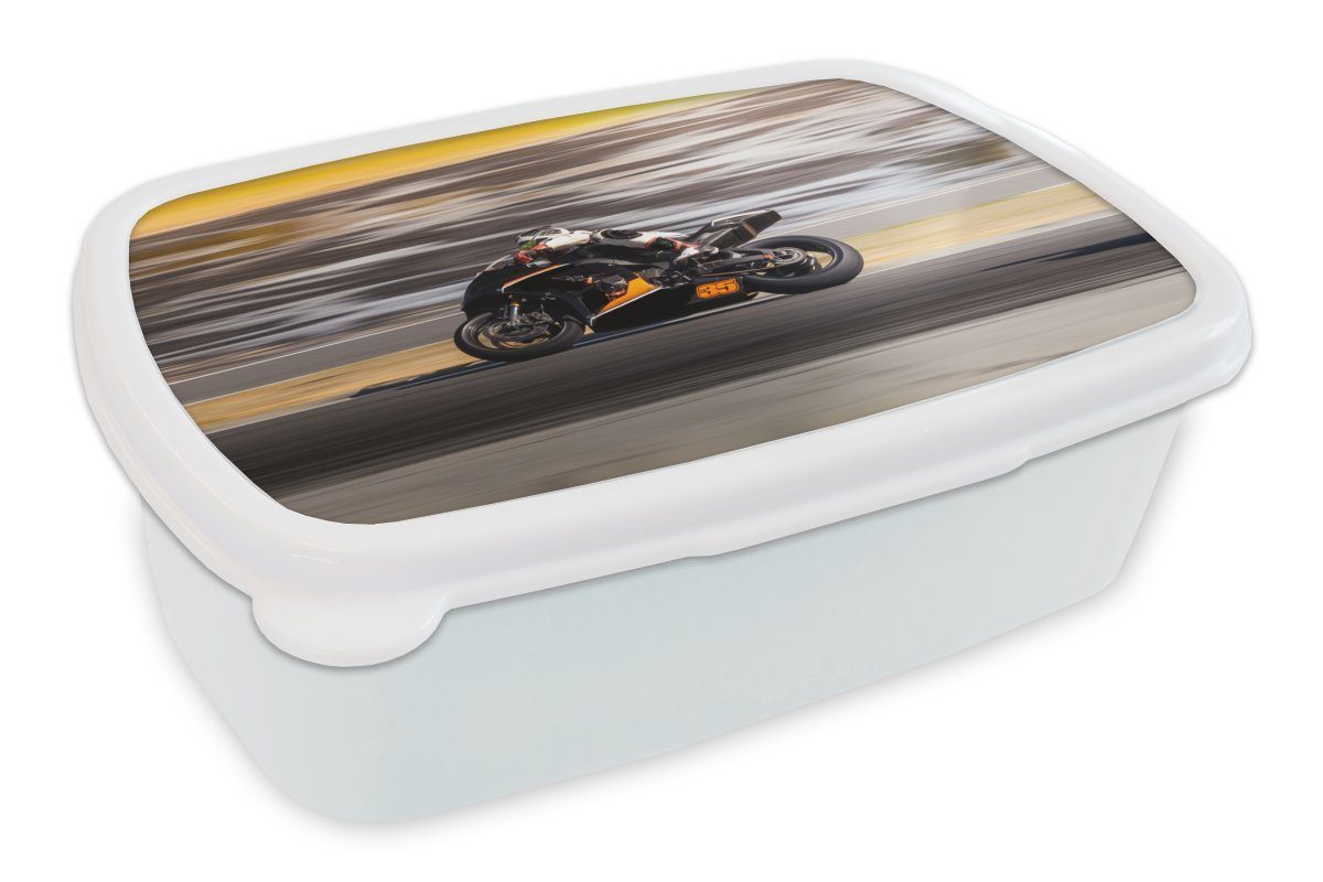 MuchoWow Lunchbox Ein superschnelles Motorrad am Wasser, Kunststoff, (2-tlg), Brotbox für Kinder und Erwachsene, Brotdose, für Jungs und Mädchen weiß