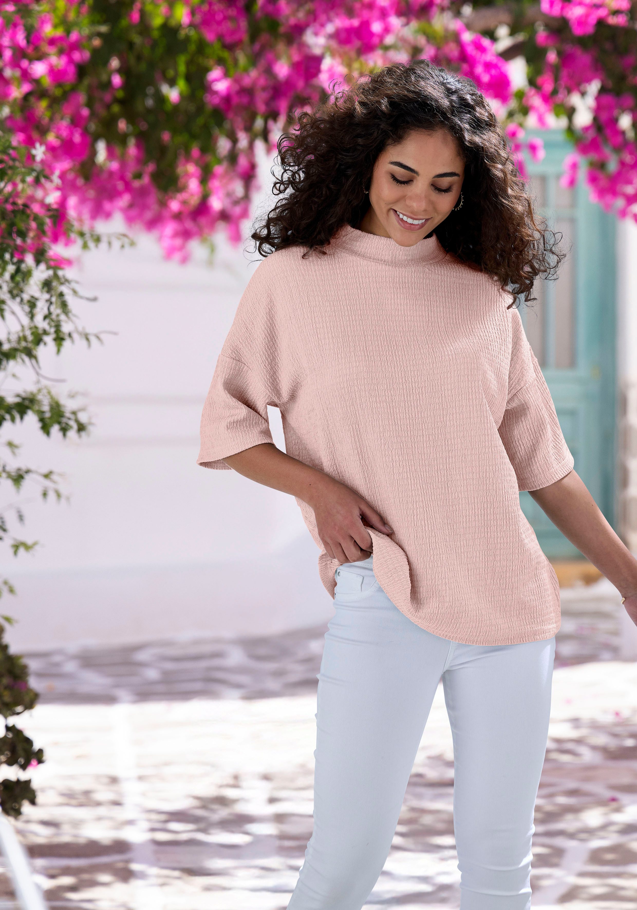 LASCANA Kurzarmshirt mit Stehkragen aus bügelfreier Crêpe-Qualität