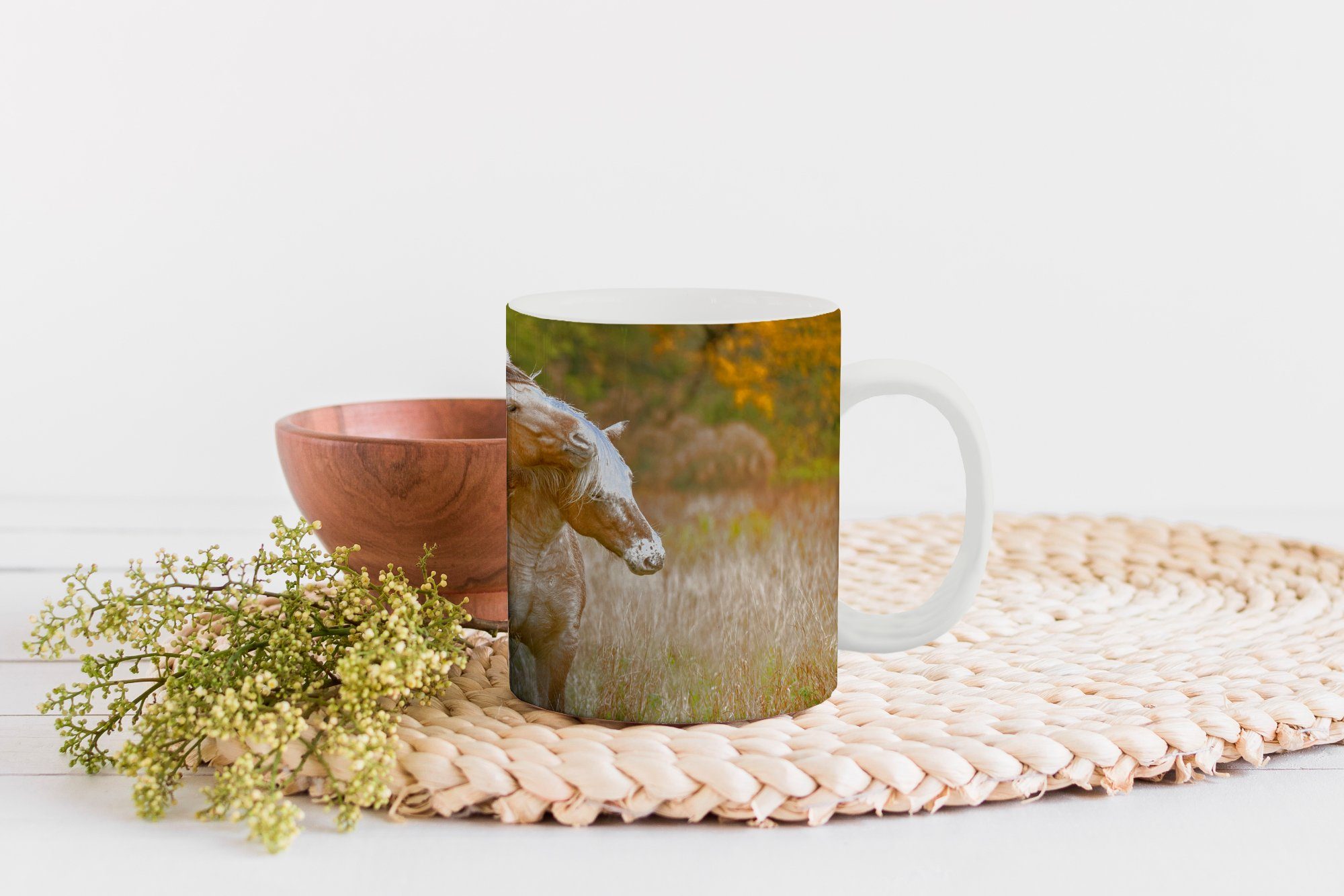 MuchoWow Tasse Zwei kuschelnde Fjordpferde Herbst, Kaffeetassen, Teetasse, im Geschenk Teetasse, Keramik, Becher