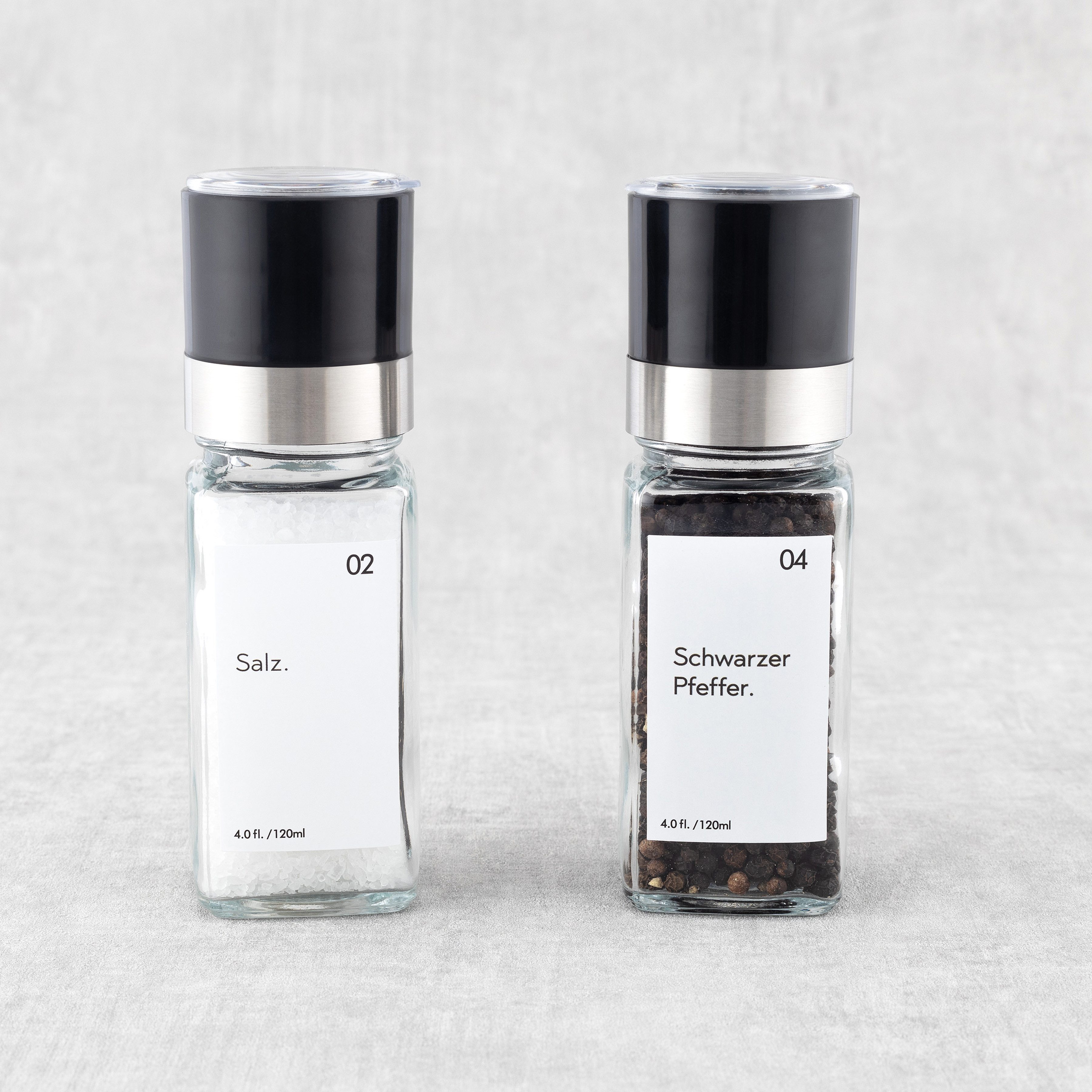 Hanseküche Salzstreuer Salz- und Pfeffermühle Set, (mit 8 wasserfesten Labels - Verstellbares Keramikmahlwerk - Gewürzmühle Duo für grobes Salz und Pfeffer, 1-tlg), Chili Mühle inklusive - Kompaktes Mühlen-Set