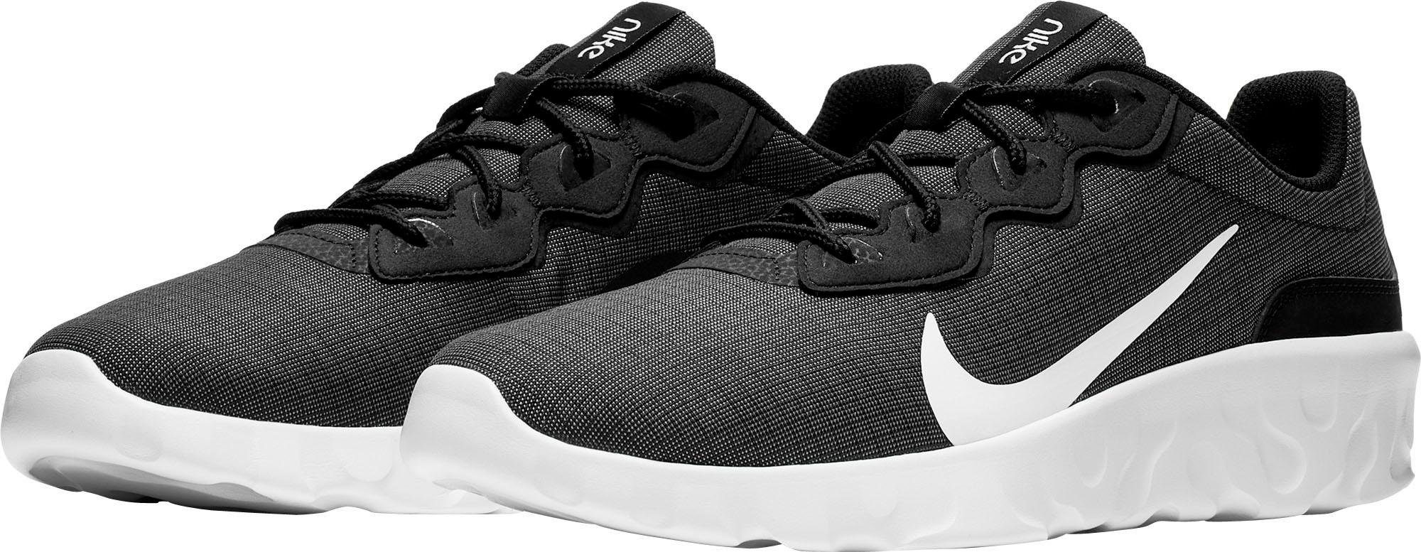 girls black and gold nike