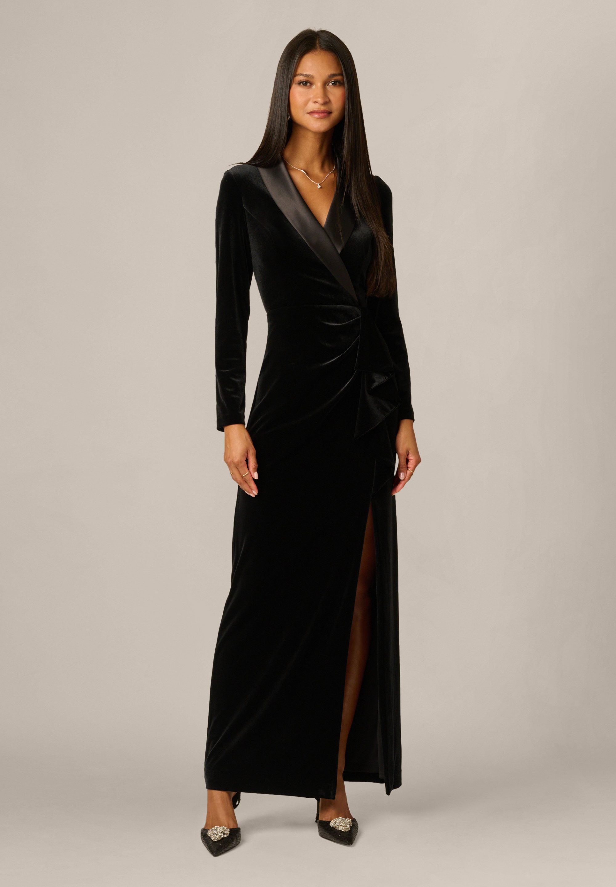 Adrianna Papell Abendkleid Velvet Tuxedo Gown Plush velvet, long sleeved tuxedo gown