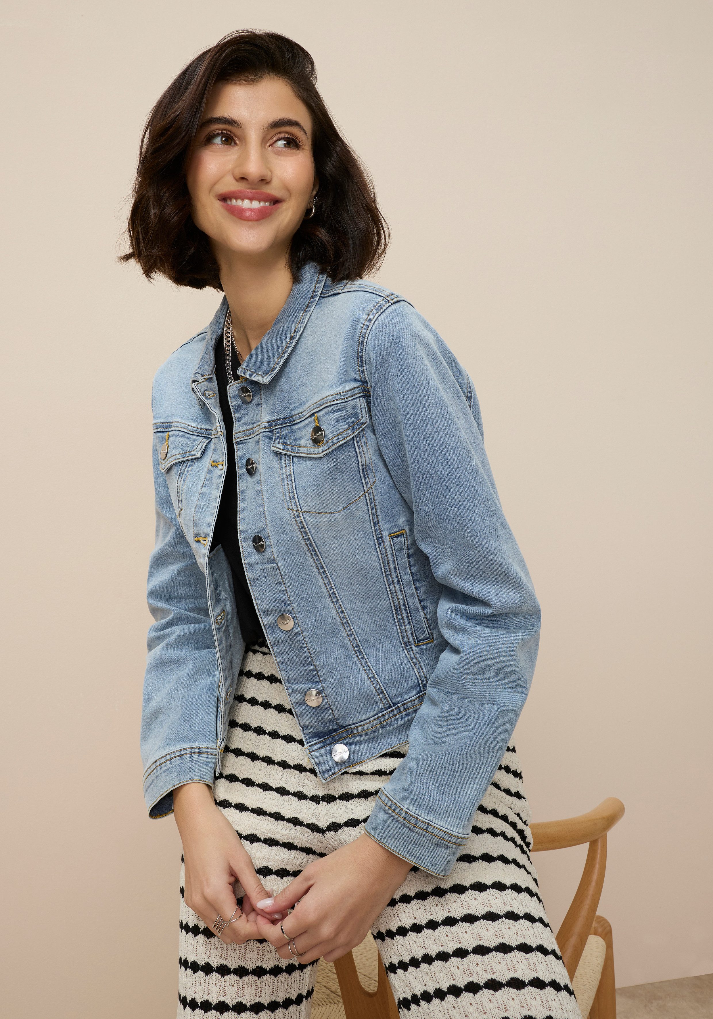 Tamaris Jeansjacke aus elastischem Denim-Material, mit Brusttaschen und Eingrifftaschen