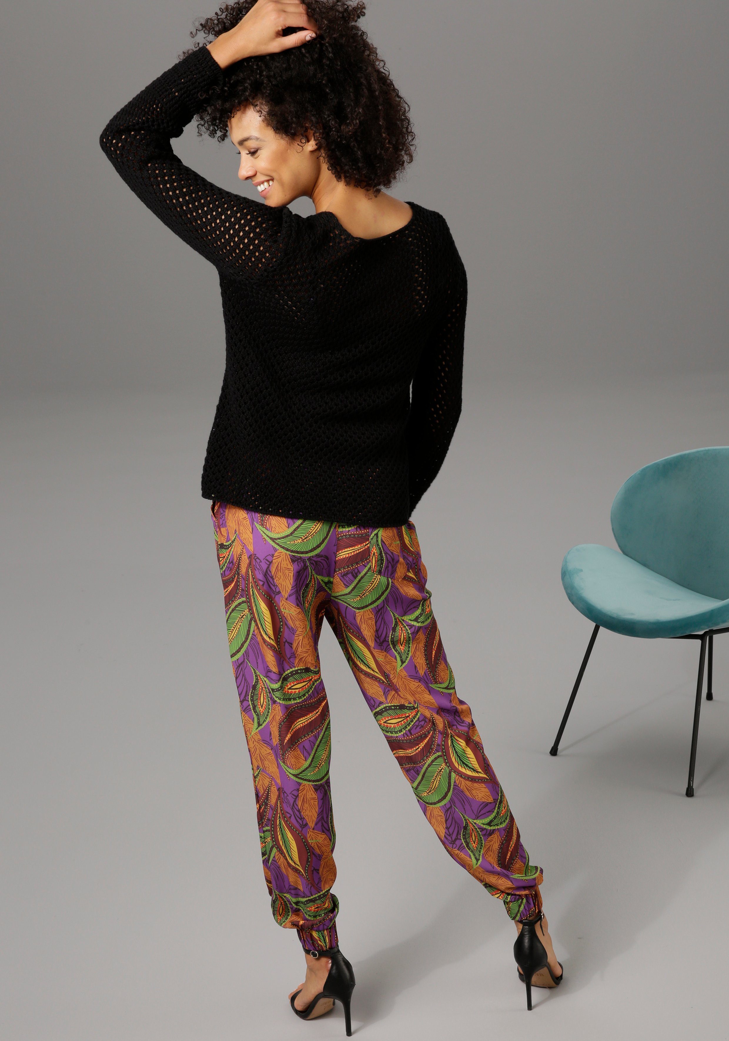 Aniston CASUAL trendig schwarz Ajour-Mustern gemixten Rundhalspullover mit