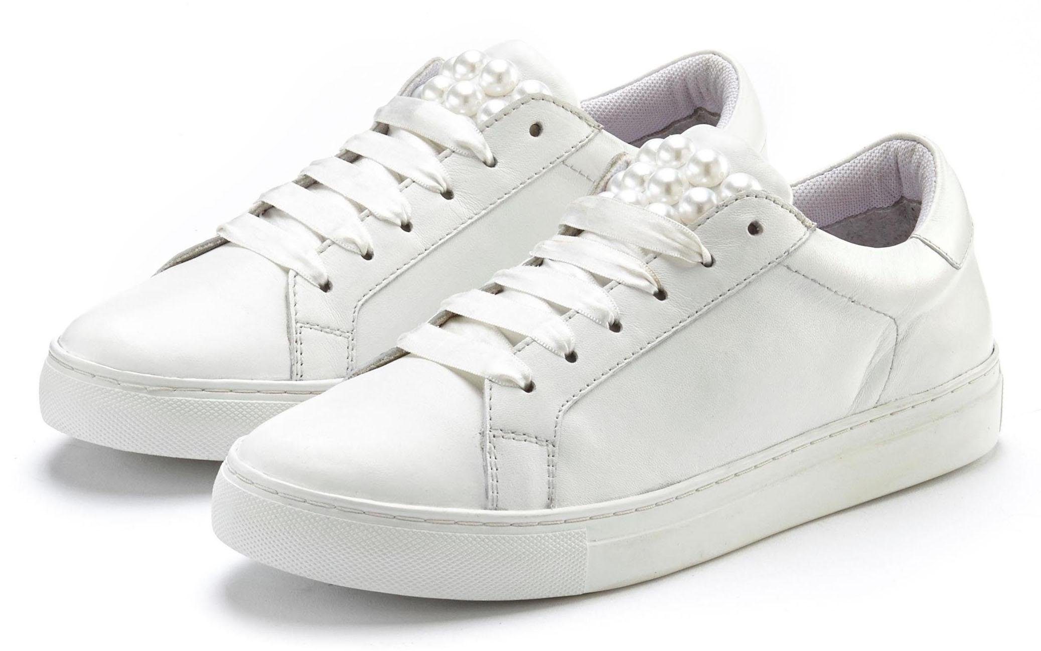 LASCANA Sneaker mit Perlen aus Leder, Aus weichem Leder LASCANA Sneaker mit Perlen, Mit modischen Perlen besetzt