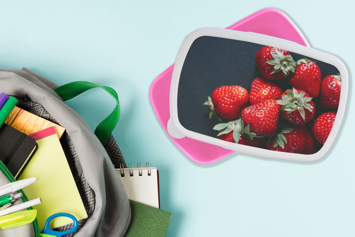 MuchoWow Lunchbox Obst Snackbox, - Mädchen, Brotbox für Brotdose Erwachsene, Kinder, Schwarz, - Kunststoff Erdbeere Kunststoff, rosa (2-tlg)