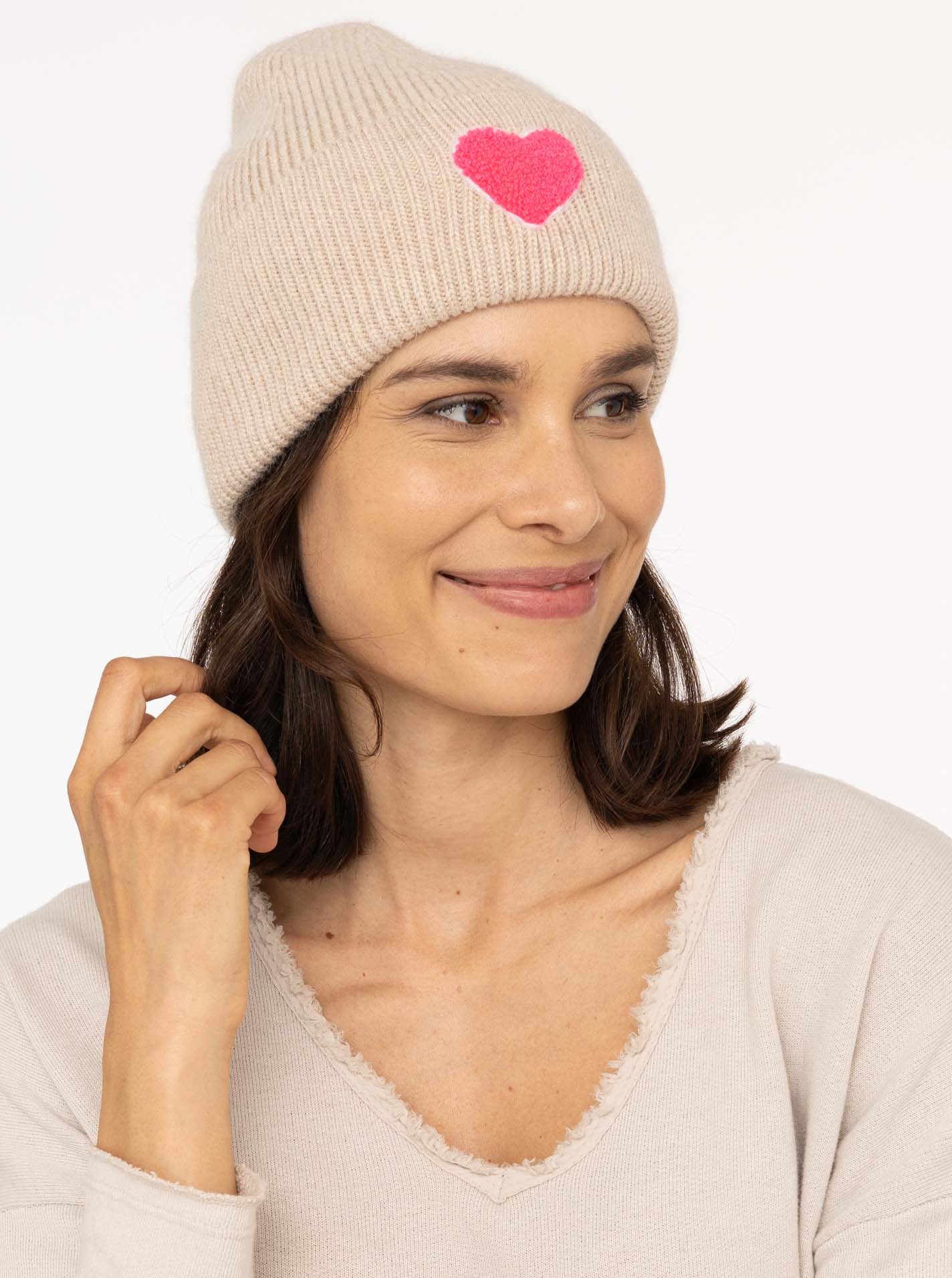 Zwillingsherz Beanie "Heart Patch" Grobstrick, Herzmotiv,Wollanteil, breiter Umschlag, wärmend