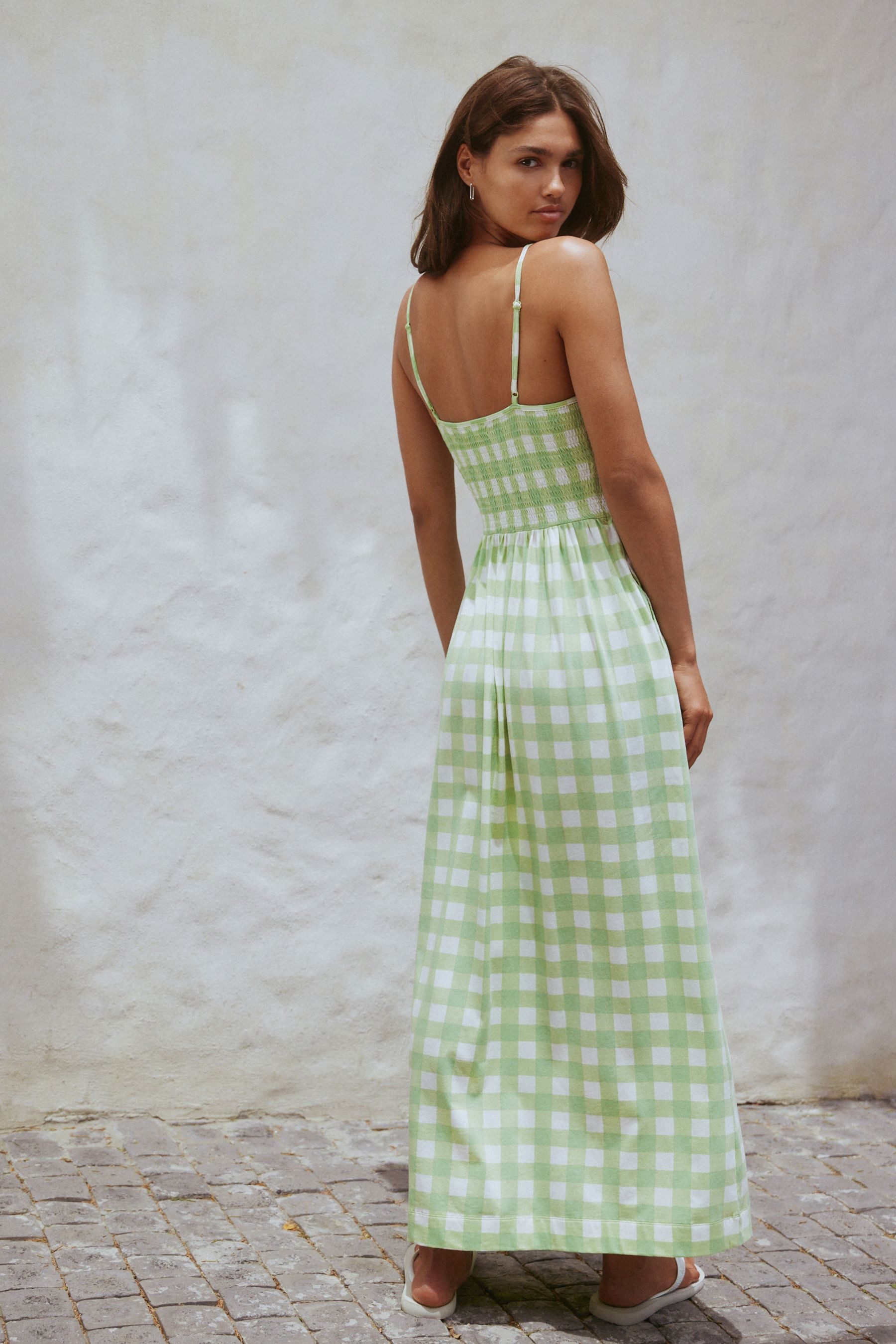 Next Maxikleid Gerafftes Maxi-Trägerkleid mit eckigem Ausschnitt (1-tlg)