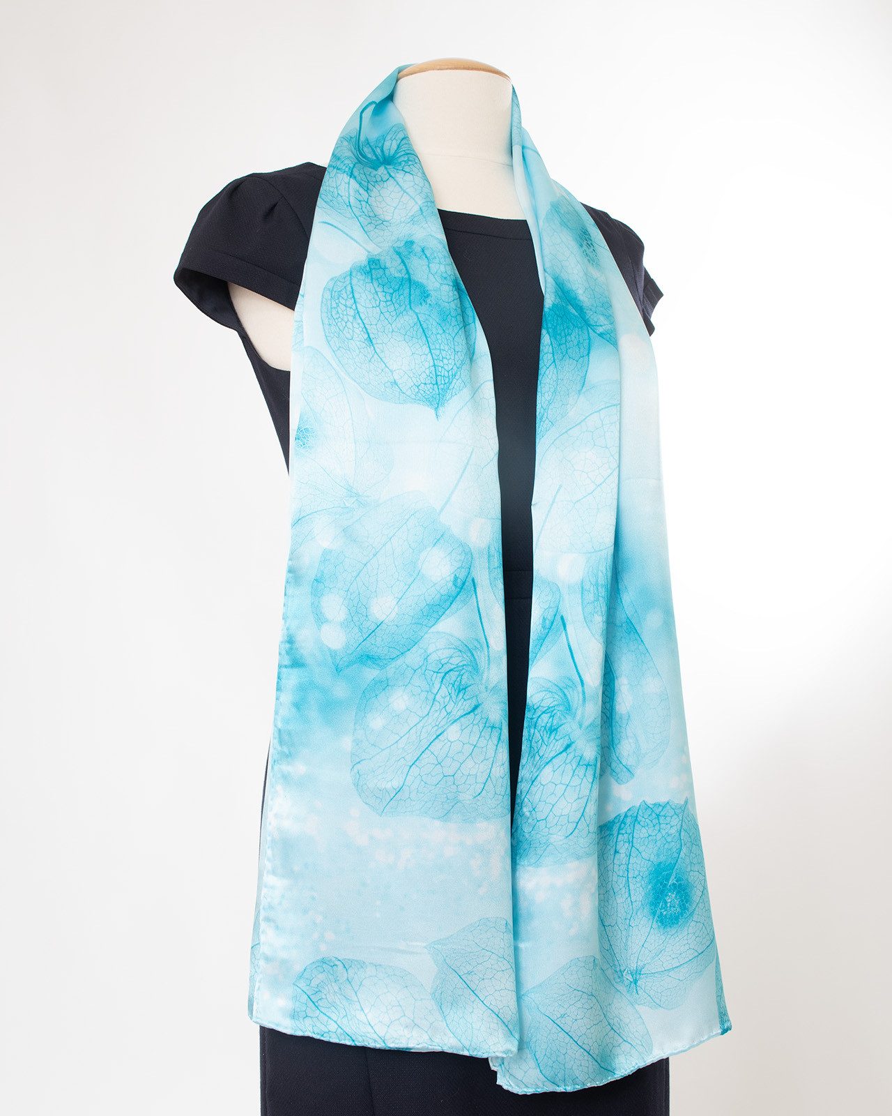 MayTree Seidenschal Physalis blau, 55 x 175 cm, leichter Damen-Schal, alljährig, (Stück), Seidentuch 100% Seide