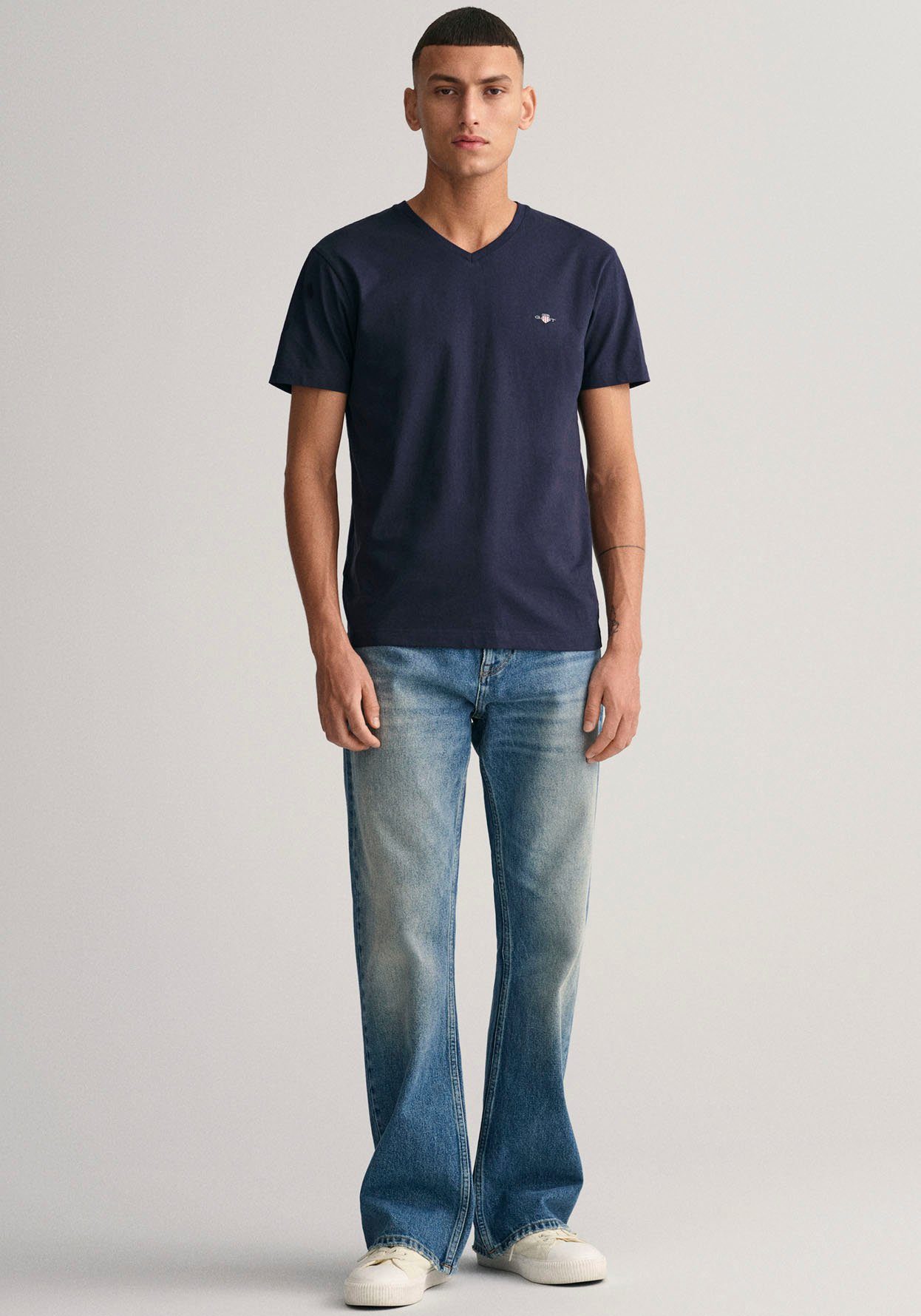 V-NECK der kleinen blue SLIM T-SHIRT SHIELD Gant Brust T-Shirt auf Logostickerei Evening einer mit