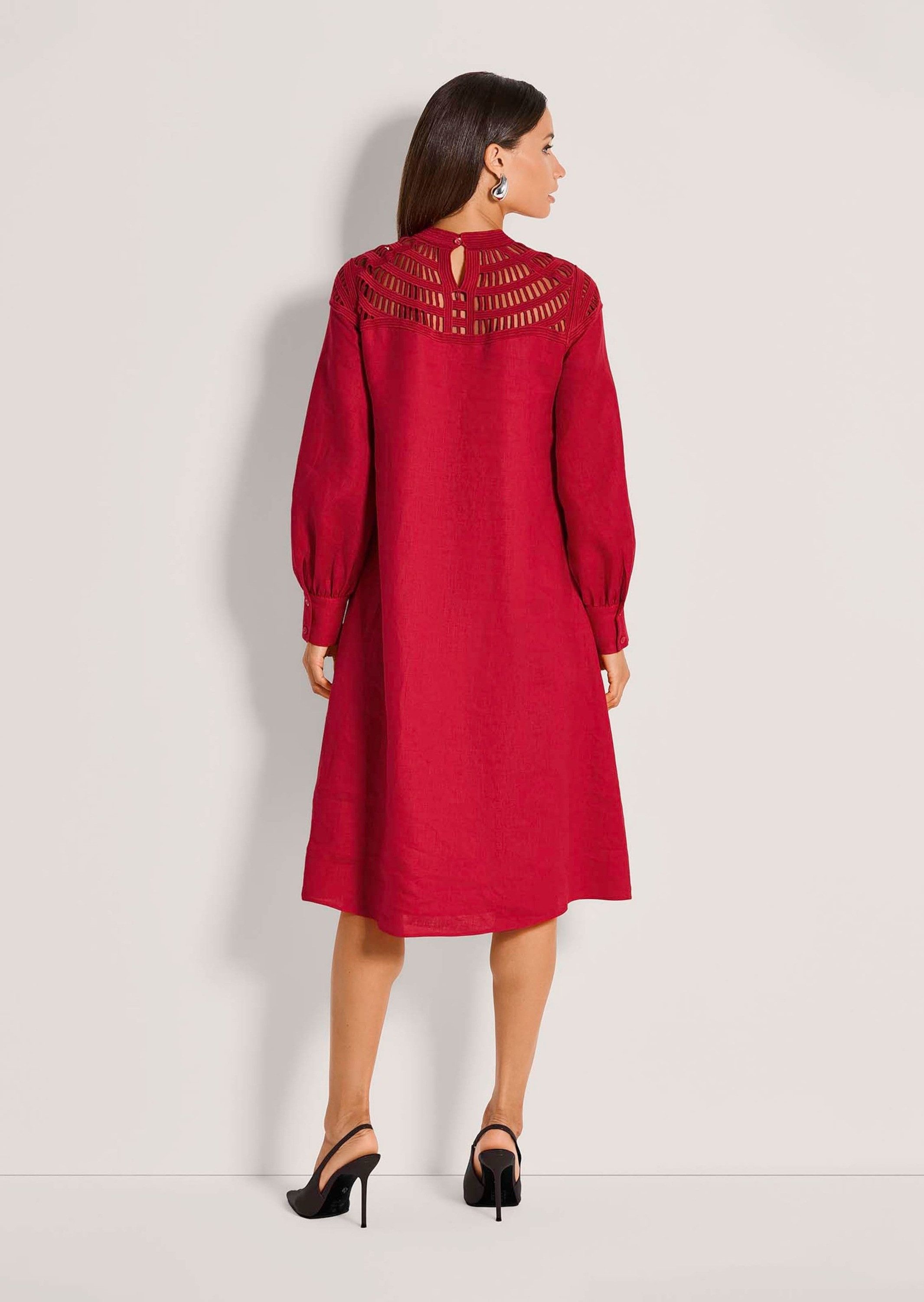 MADELEINE Midikleid Sommerkleid aus Naturgarn und Spitze Leinenkleid mit Stehkragen, Knopfverschluss und langen Ärmeln