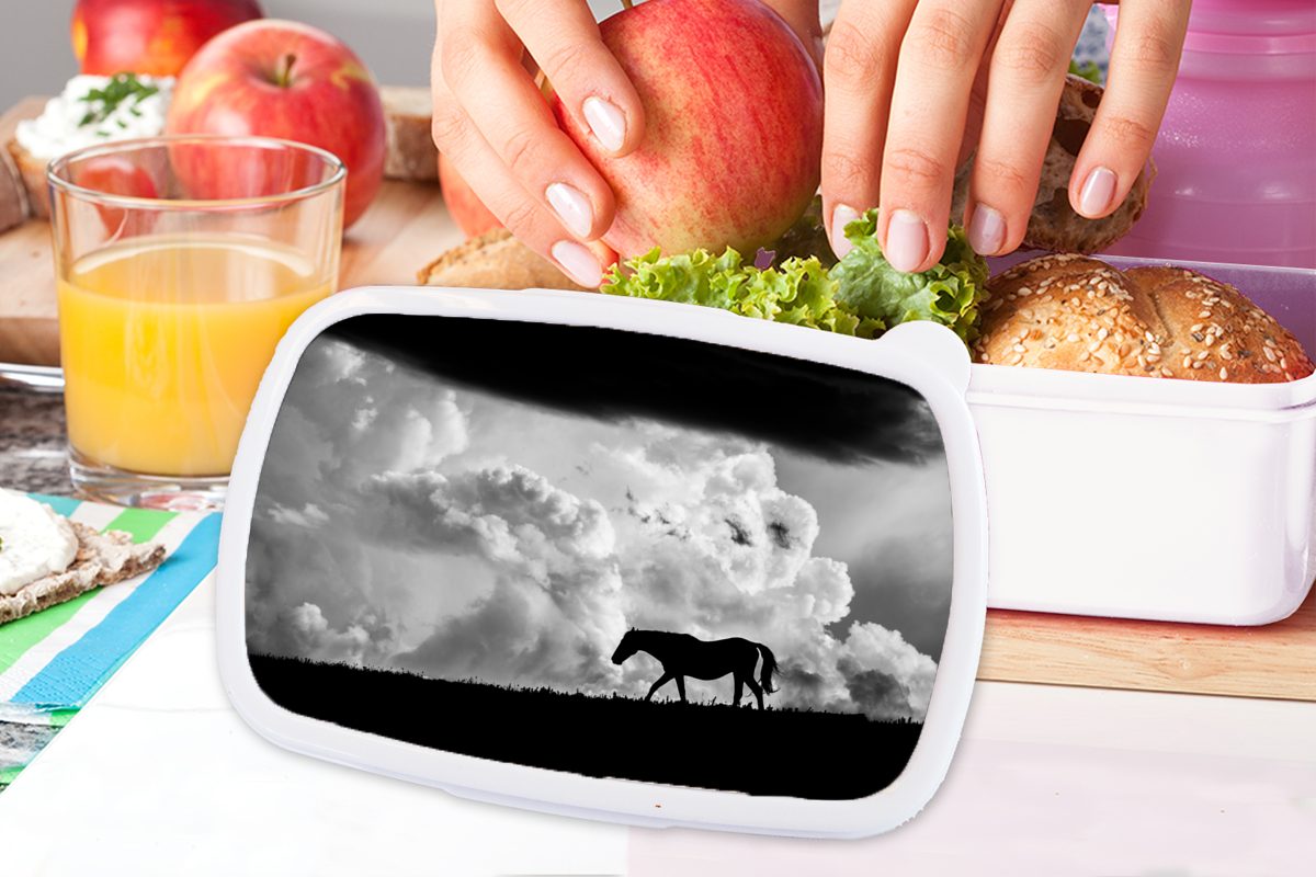 (2-tlg), für Kinder Erwachsene, Brotdose, Brotbox Wolken, Lunchbox gegen Kunststoff, und MuchoWow Silhouette eines Jungs für und stürmische weiß Wildpferdes Mädchen