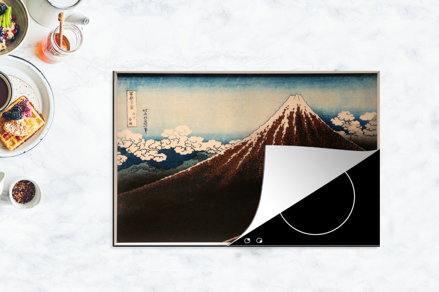 MuchoWow Regensturm Berggipfels für (1 des Induktionskochfeld - Herdblende-/Abdeckplatte die Vinyl, 81x52 Ceranfeldabdeckung cm, unterhalb Hokusai, Kasushika Gemälde von Schutz tlg), küche,