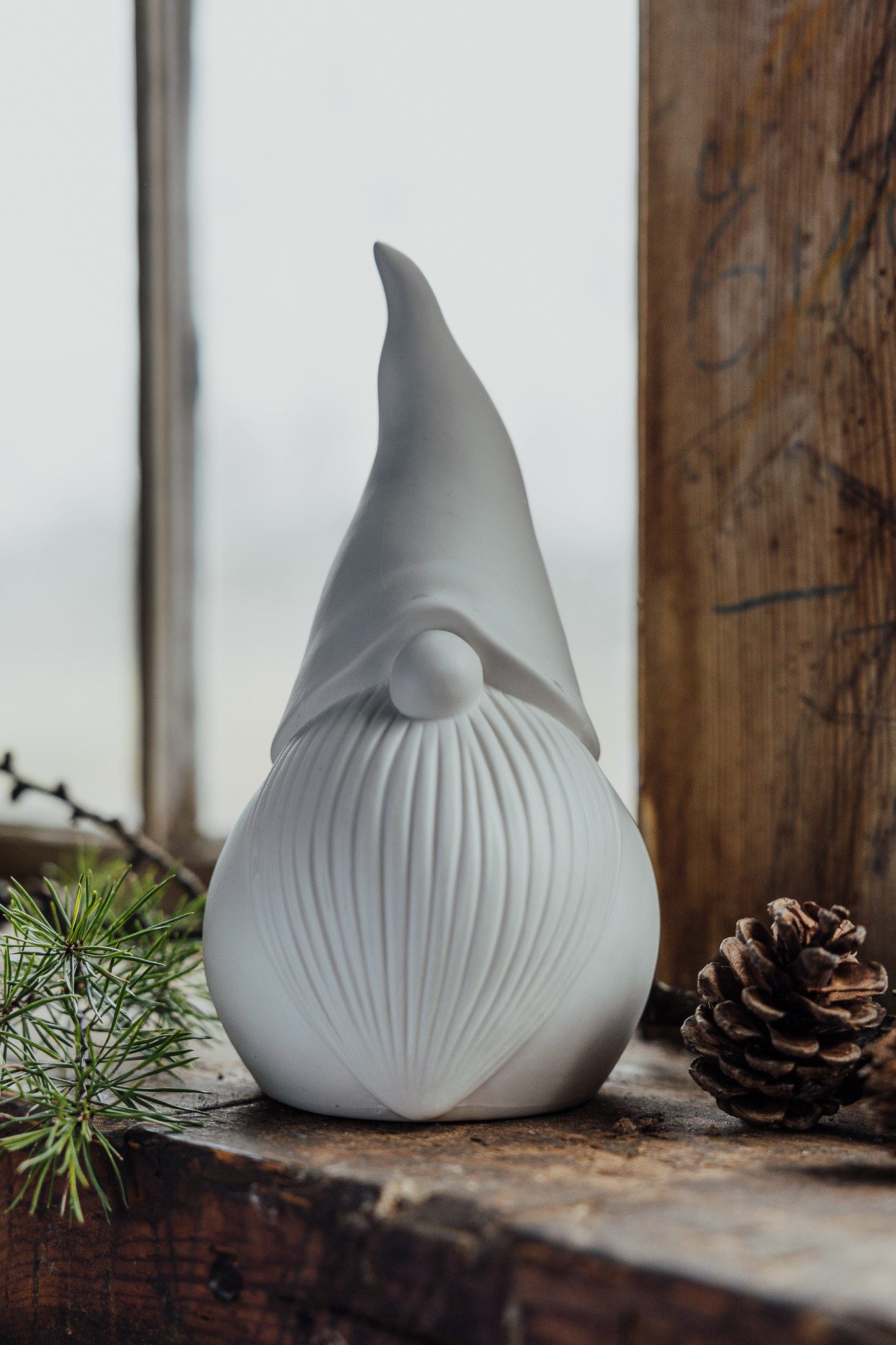 Storefactory Dekofigur Santa Stig Weihnachtsmann Keramik Weiß, Weihnachtsfigur aus Keramik