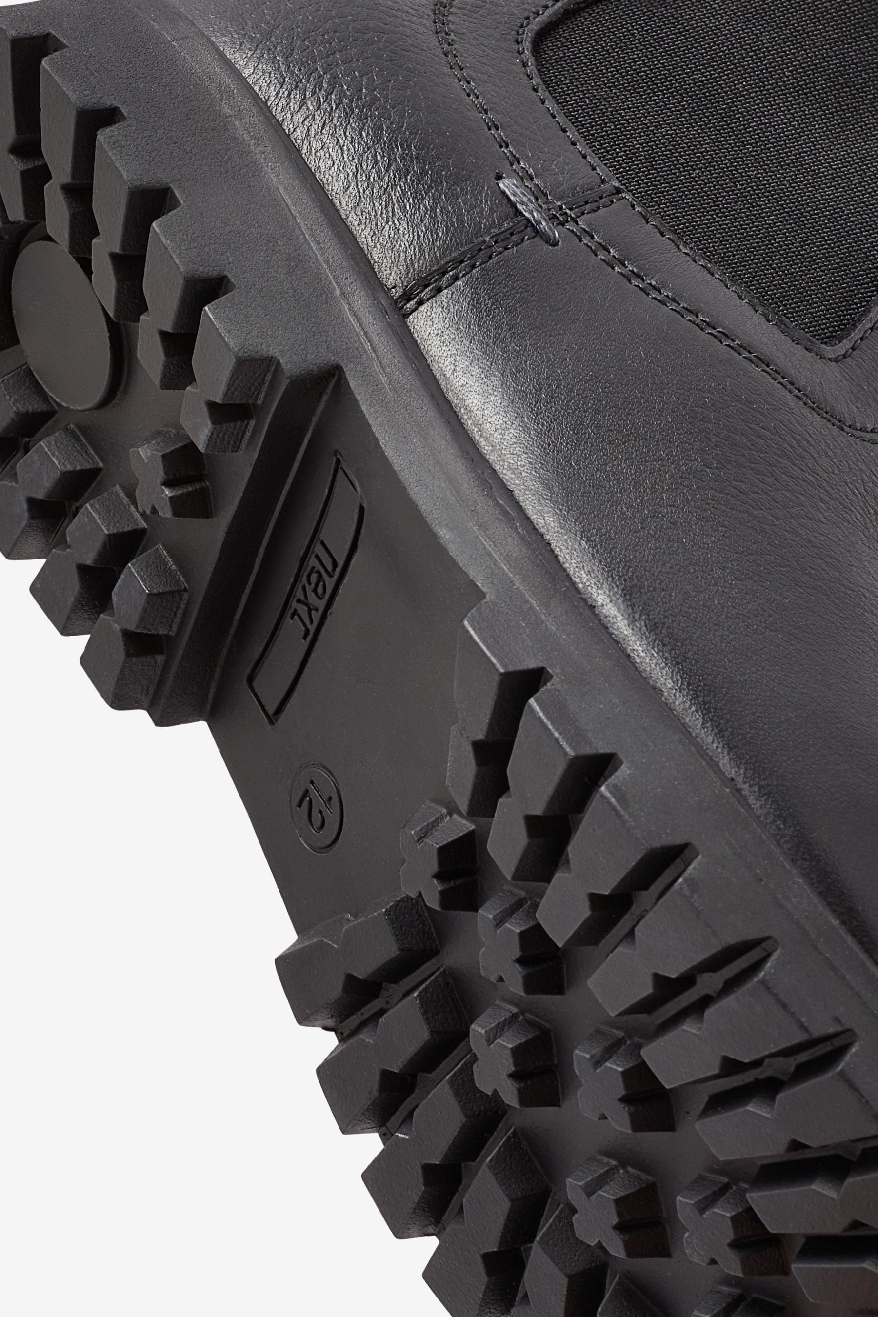 aus Thinsulate™-Futter Chelsea mit (1-tlg) Boots Leder Next Black Stiefel