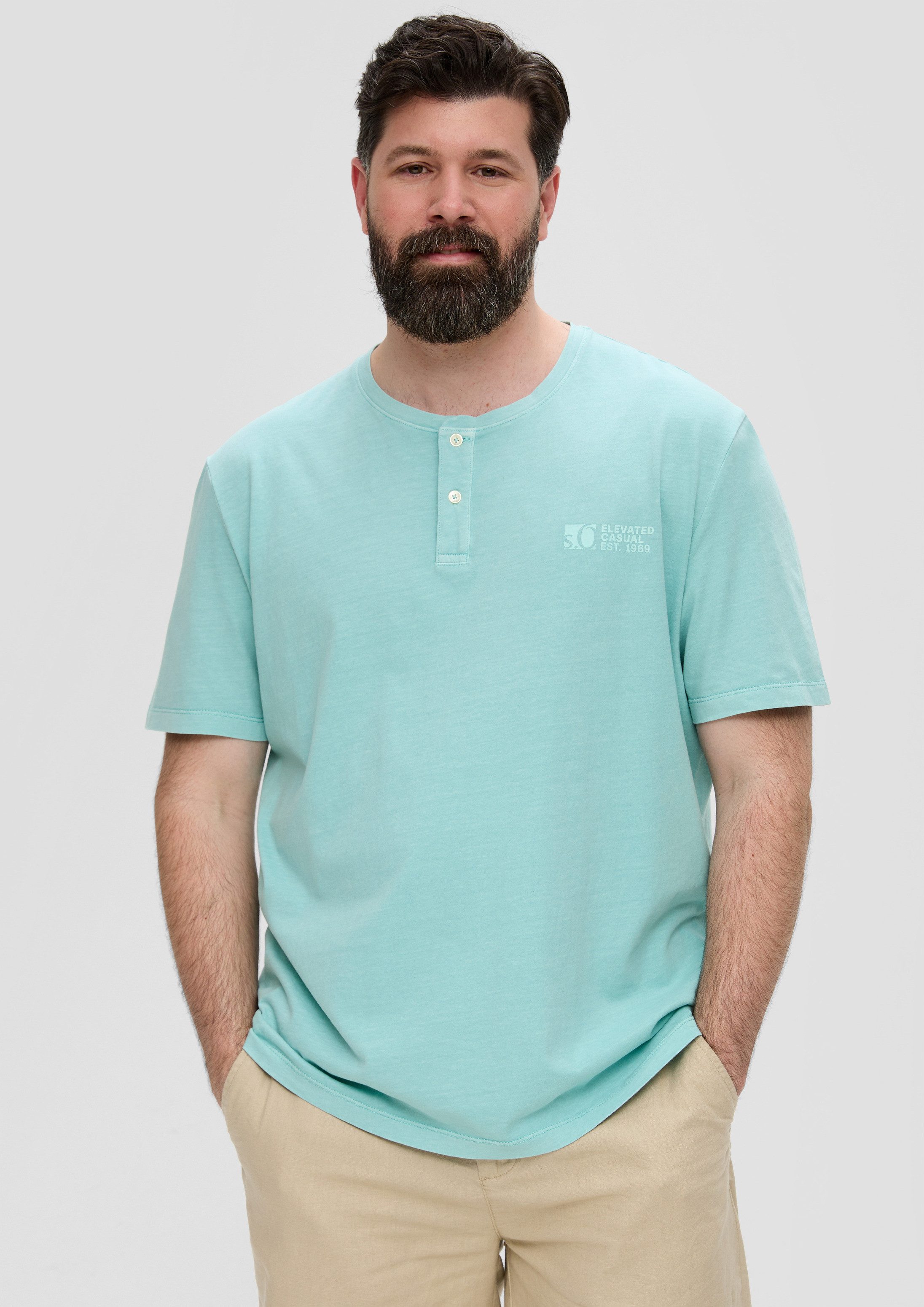 s.Oliver Kurzarmshirt T-Shirt T-Shirt mit Garment Dye und Henley-Ausschnitt