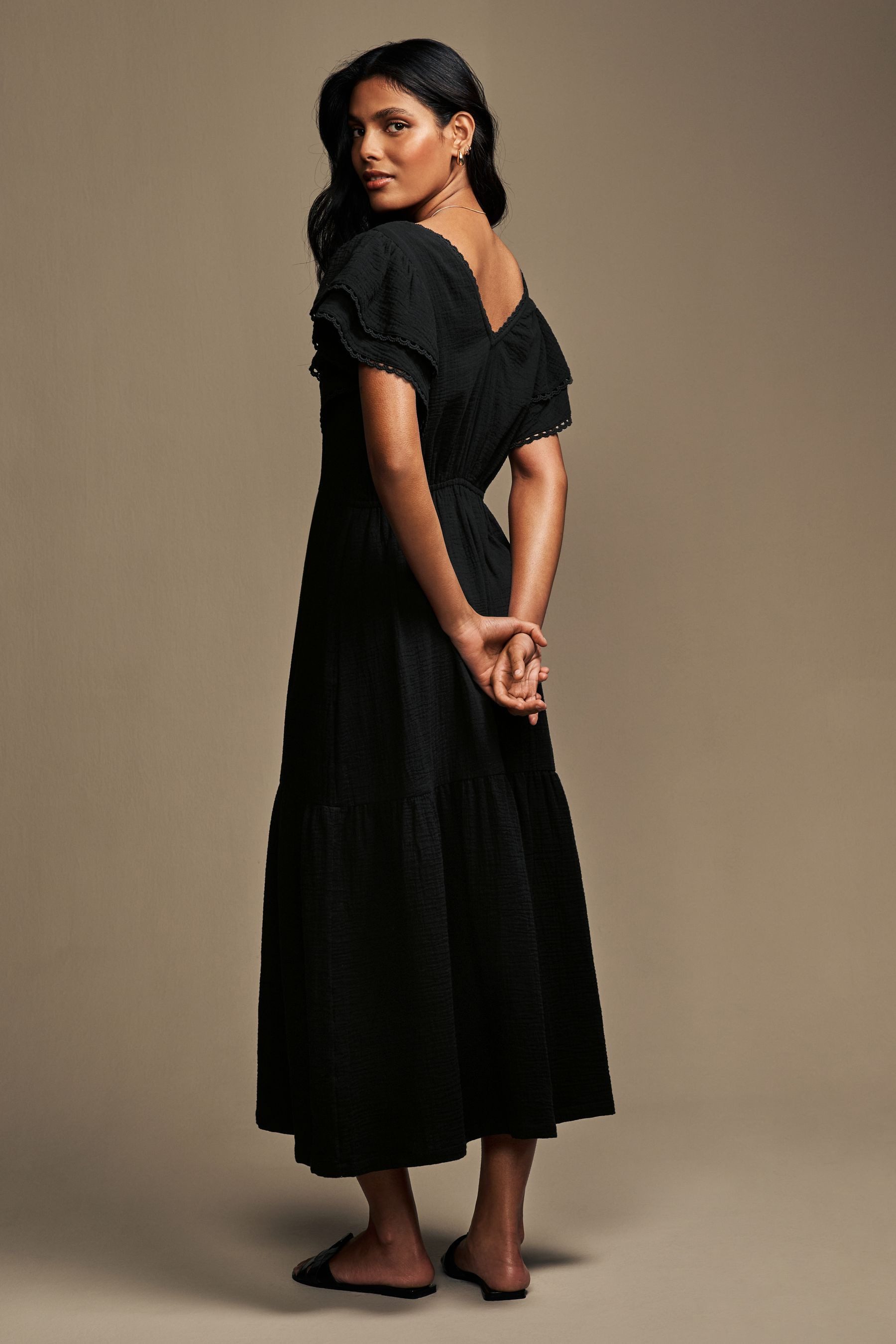 LAURA ASHLEY Volantkleid Laura Ashley Kleid mit Flügelärmeln Spitzenbesatz (1-tlg)