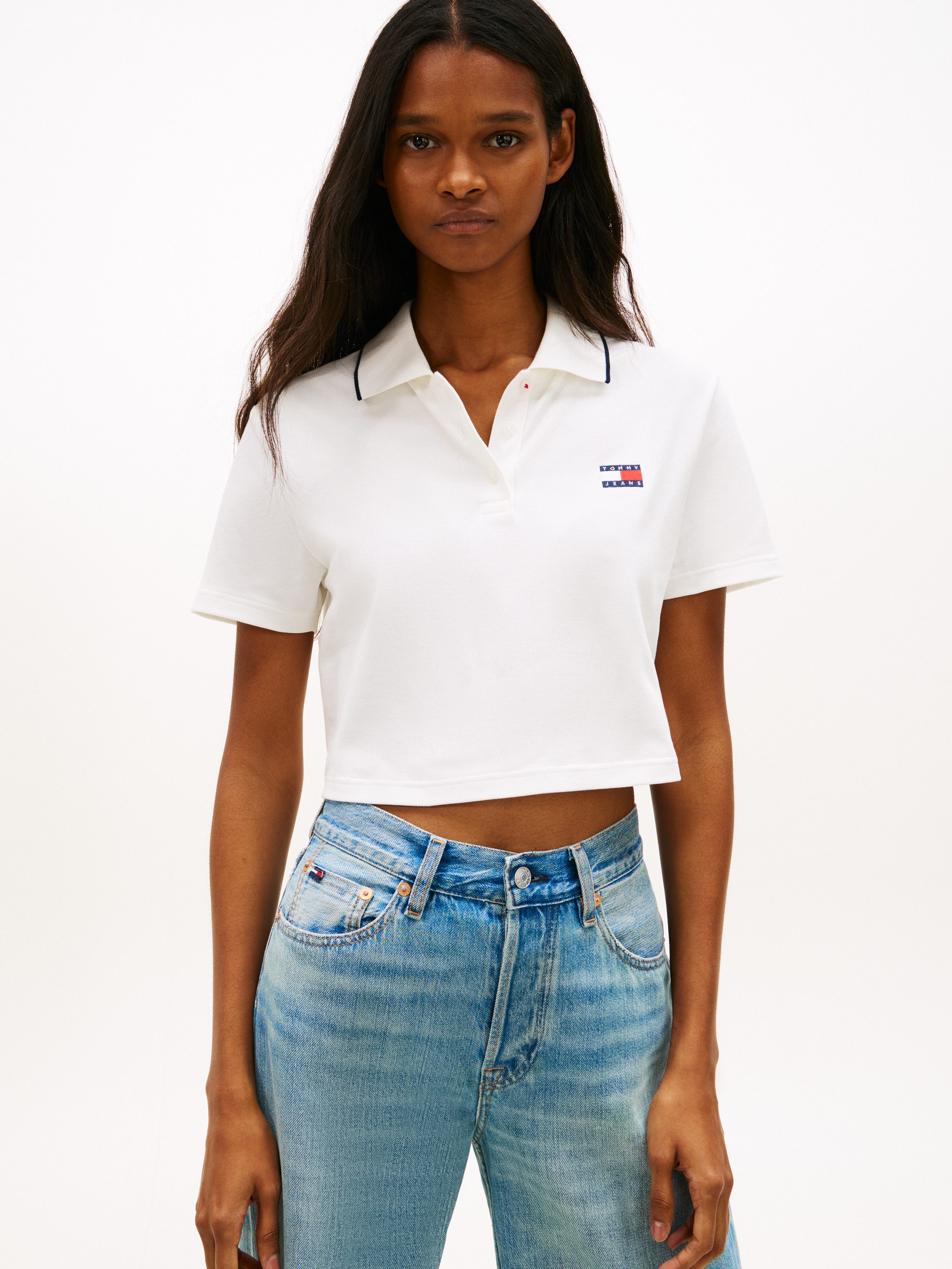 Tommy Jeans Poloshirt TJW CRP BADGE SHORT SLEEVE POLO mit verkürztem Schnitt, Boxy Fit
