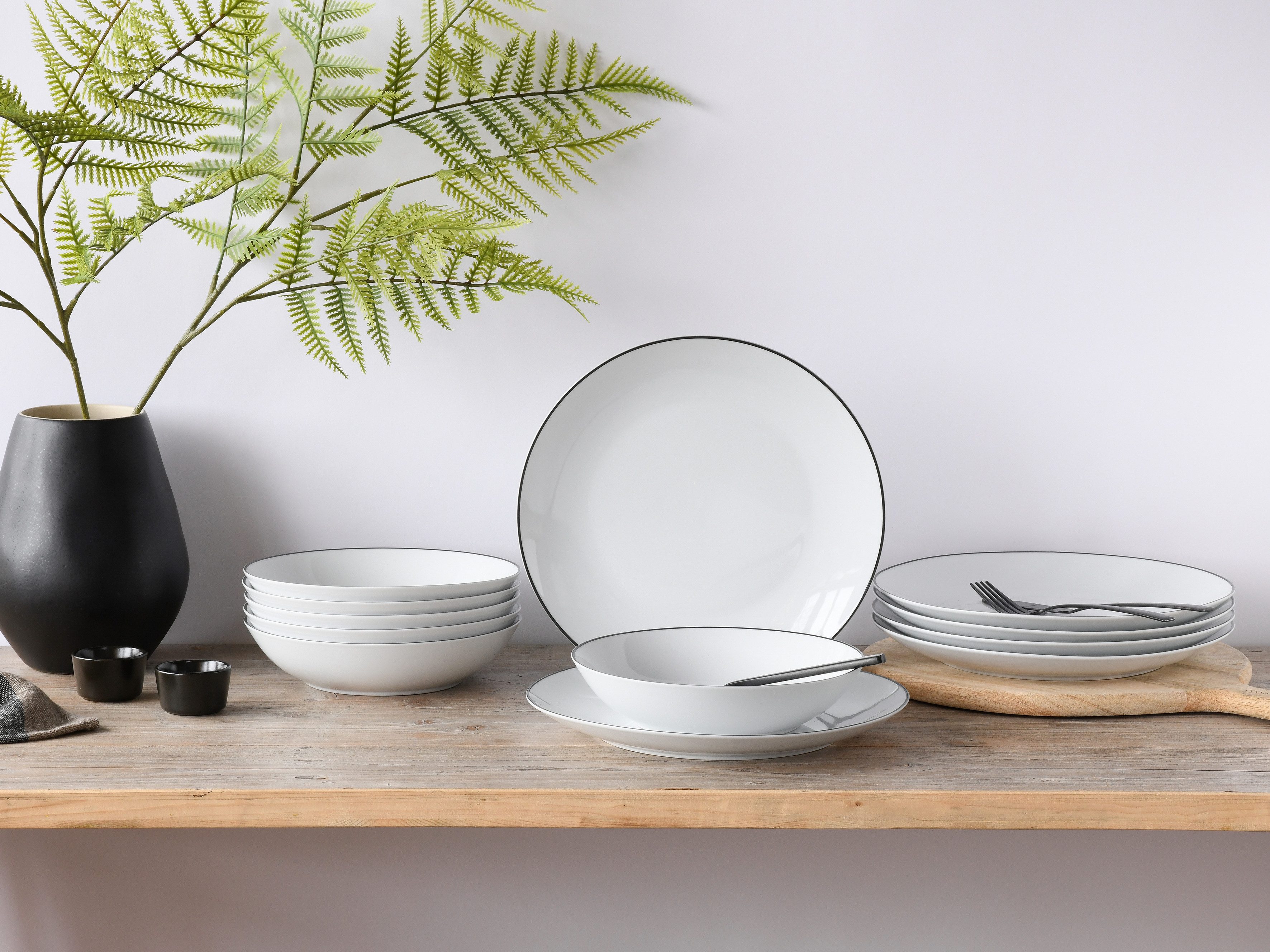 CreaTable Tafelservice Luna Black Line (12-tlg), 6 Personen, Porzellan, Teller Set, handgemaltes Liniendekor