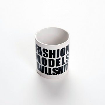 Chiccheria Brand Tasse Fashion Models Bullshit, weiß mit schwarzer Schrift