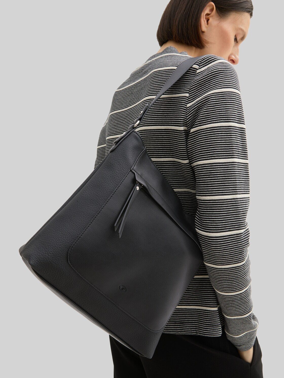 TOM TAILOR Beuteltasche Bags, TTLAREA M Schultertasche aus Lederimitat