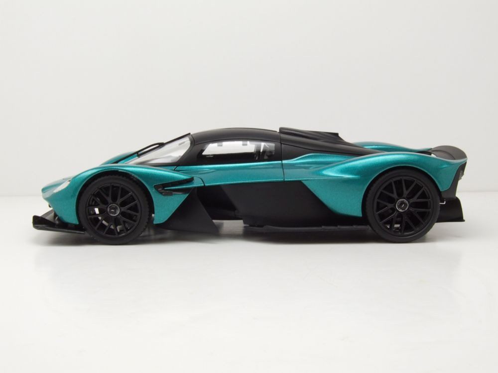 Maisto® Modellauto Aston Martin Valkyrie 2022 grün, Maßstab 1:18