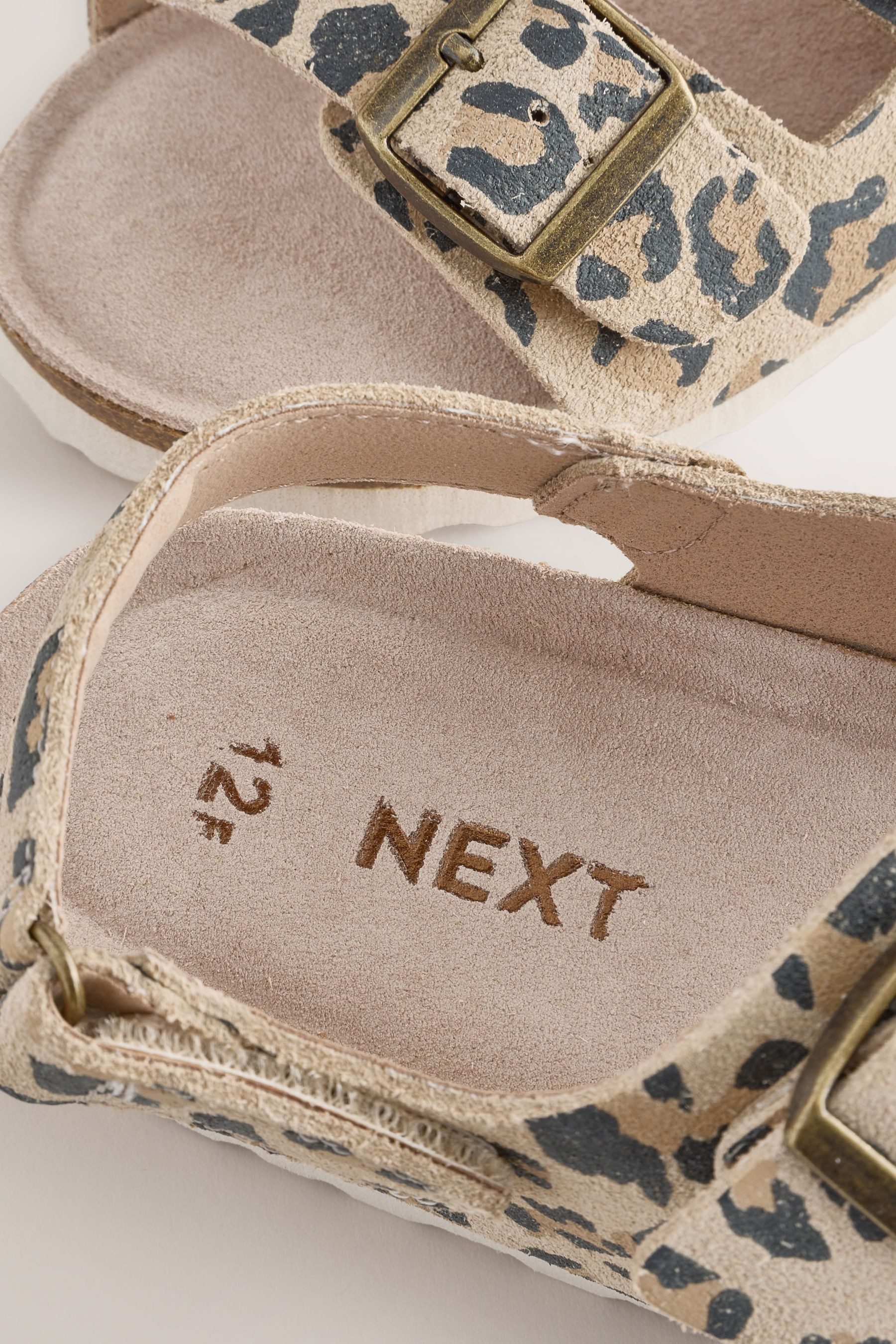 Next Sandalen mit Korksohle und Klettverschluss Sandale (1-tlg)