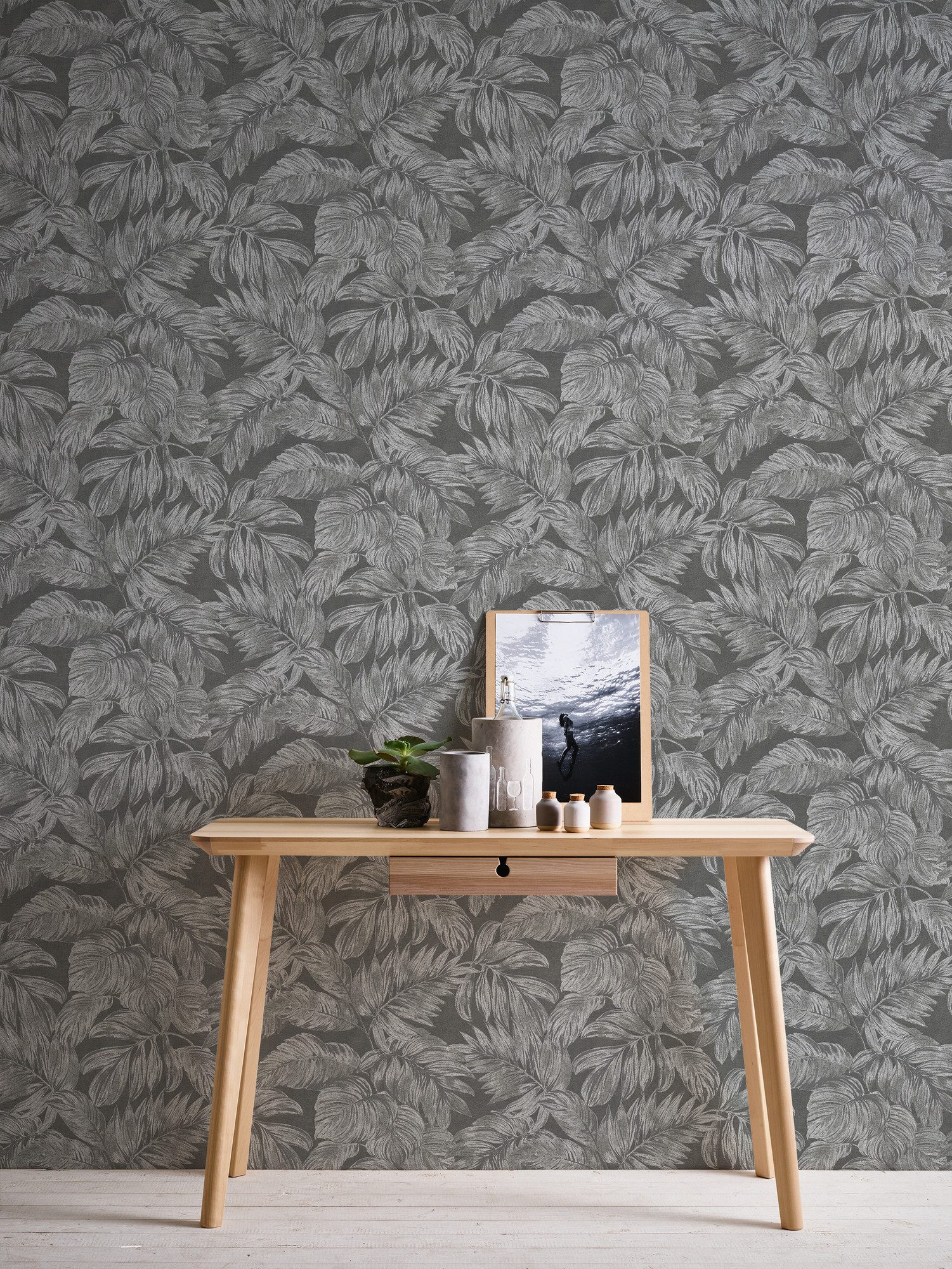 Bricoflor Tapete Grau Silber Schwarz Elegante Vliestapete mit Blättern im S günstig online kaufen