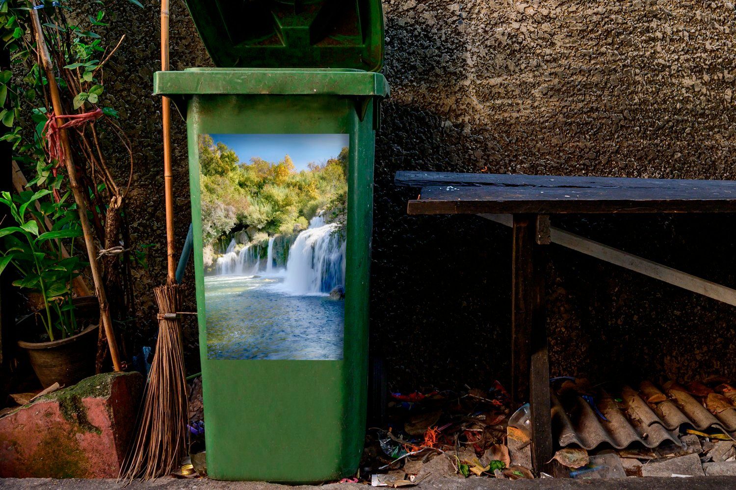 (1 Wandsticker Container, des Krka Abfalbehälter Wasserfälle Kroatien MuchoWow Sticker, Mülltonne, Mülleimer-aufkleber, Die Flusses St), im Krka-Nationalpark in