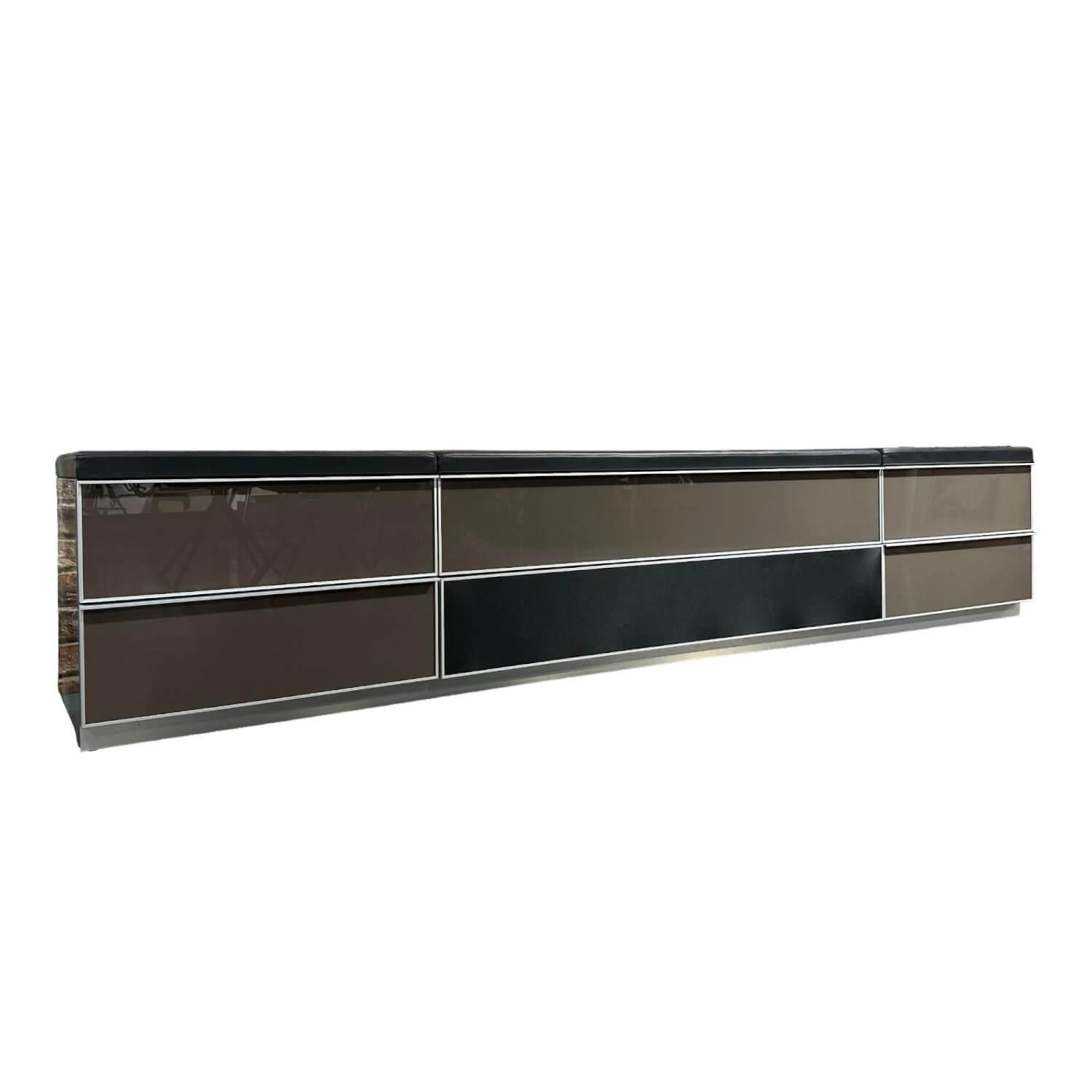 SPECTRAL Anbauschrank Medienmöbel Front Glas Korpus Schwarz Oberfläche Gepolstert