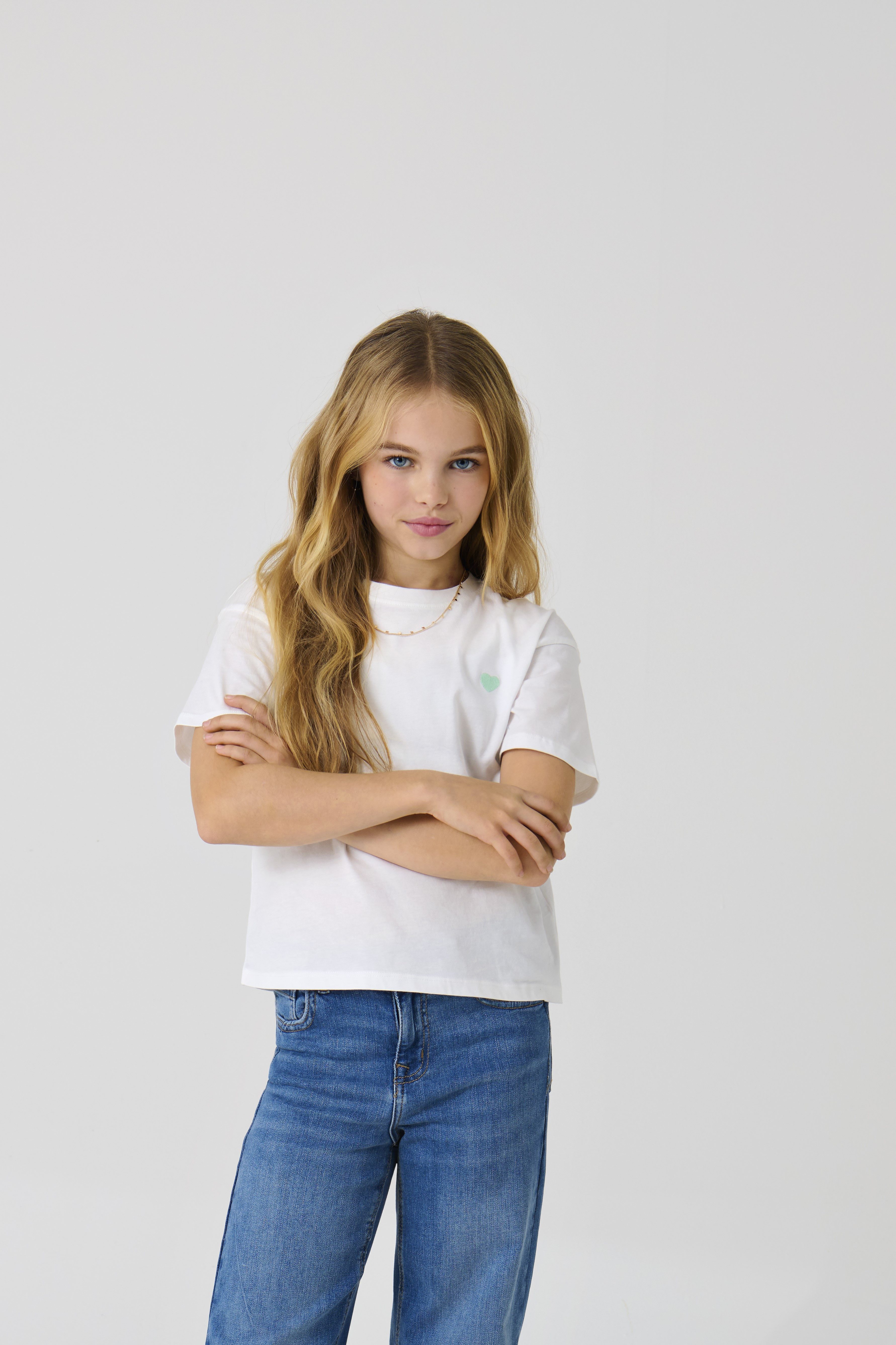 KIDS ONLY Kurzarmshirt KOGMAIKEN LIFE CROPHEART SS TOP JRS NOOS mit kleinem Herzchenmotiv auf der Brust. Reduzierter Preis € 7,99. Unverbindliche Preisempfehlung € 11,99