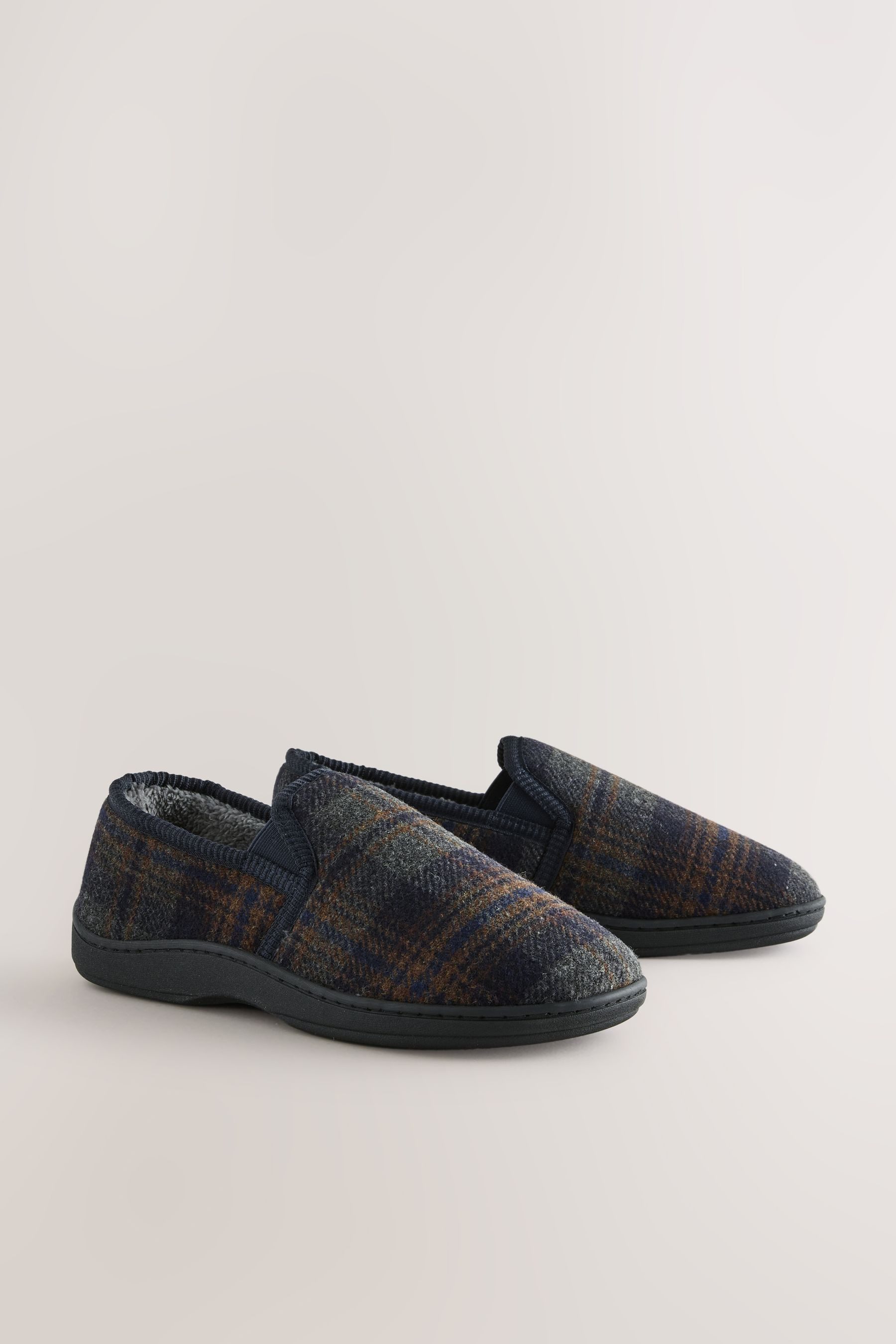 Next Geschlossener Slipper Hausschuh (1-tlg)