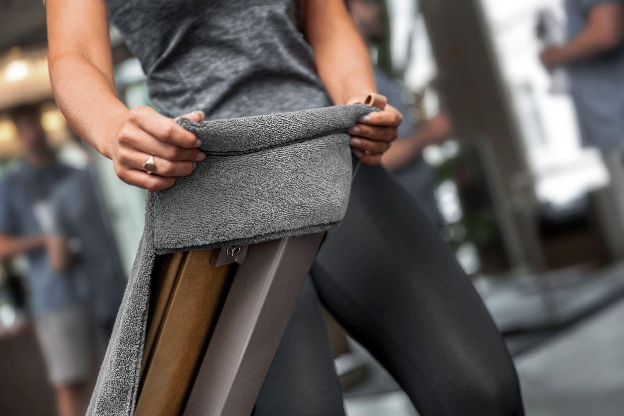 Stryve Sporthandtuch Towell +Handtuch Anthrazit-Grau Fitnesshandtuch