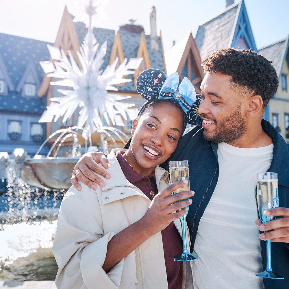 Jochen Schweizer Erlebnisgutschein Disneyland® Paris für 2 (1 Nacht), Disneyland Kurztrip mit Paris-Flair