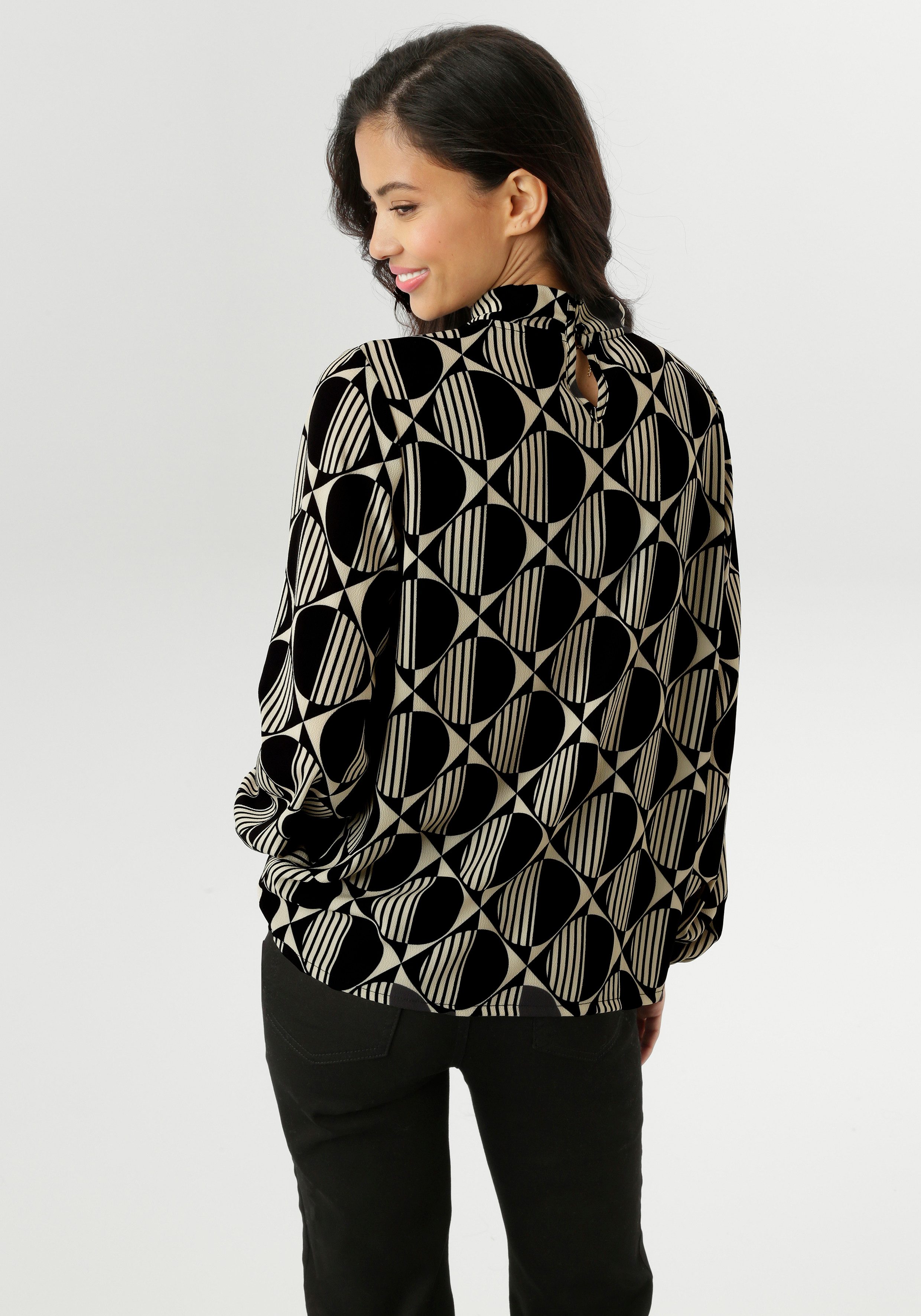 Aniston SELECTED Schlupfbluse mit raffinierter Ausschnittlösung günstig online kaufen