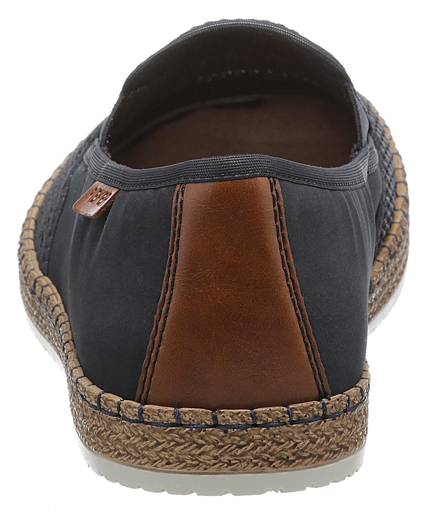 Rieker Slipper mit modischer Laufsohle in Bast-Optik
