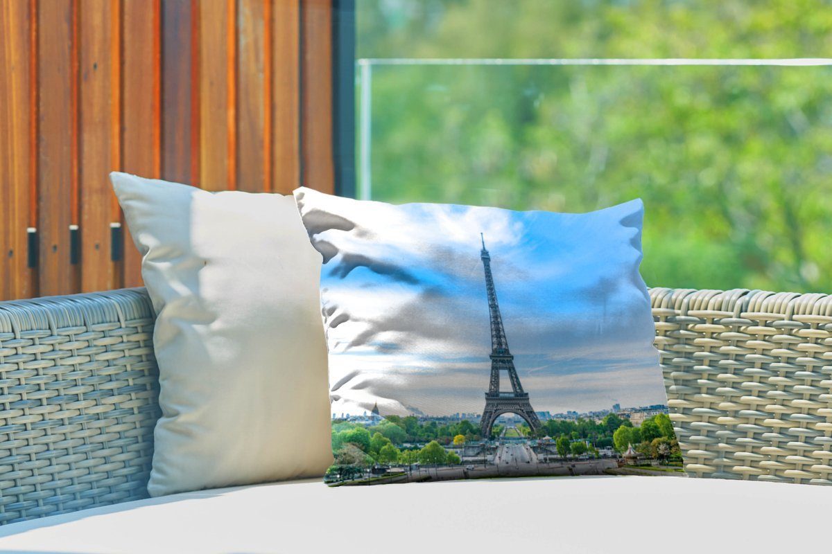 MuchoWow Dekokissen Der Eiffelturm vor Kissenhülle farbenprächtigen Polyester, Kulisse, Outdoor-Dekorationskissen, Dekokissenbezug, einer