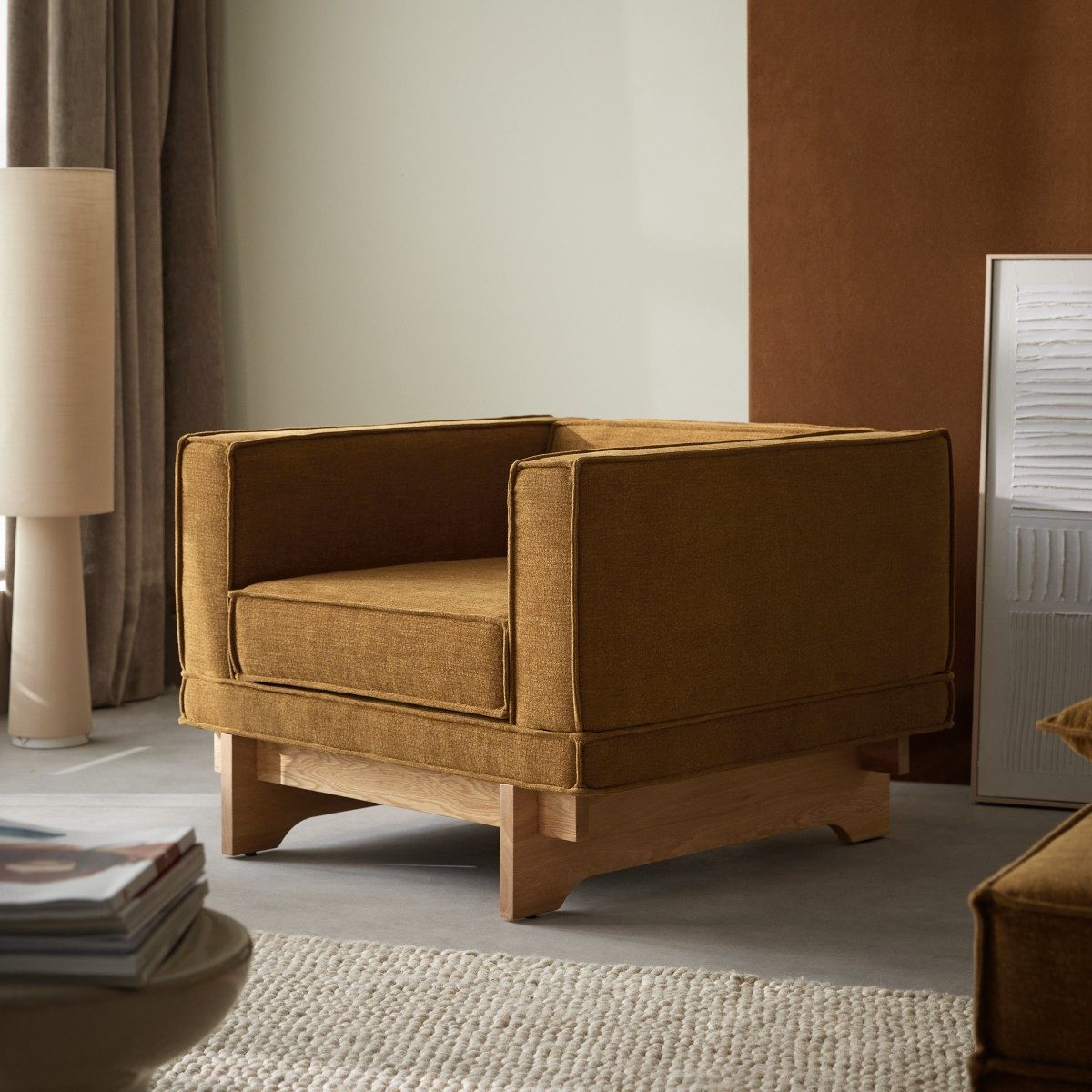 Tikamoon Sessel Miu - Sessel aus Eichenholz und ockerfarbenem Stoff