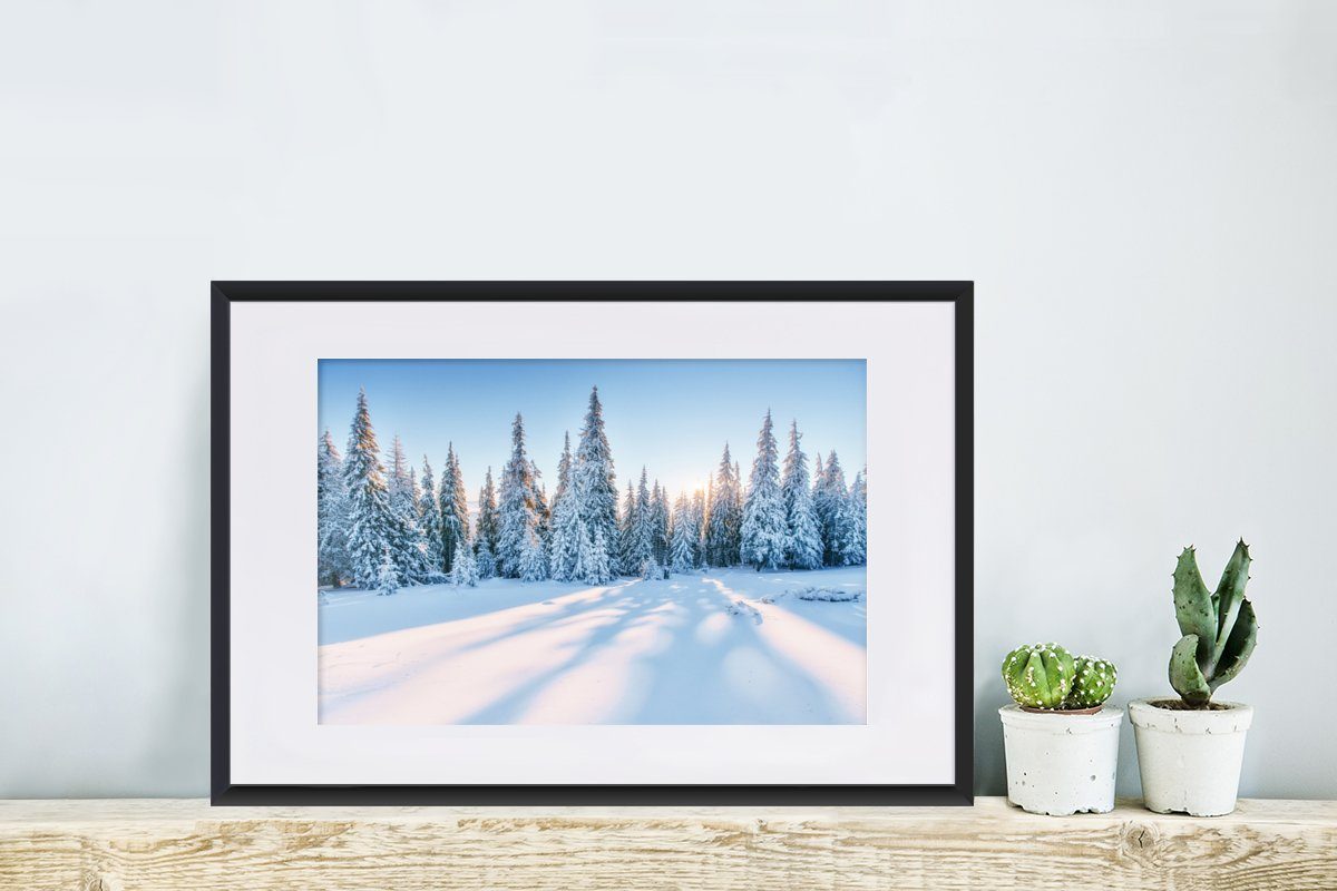 Poster Wald Winter, Gerahmtes Schnee MuchoWow Schwarzem St), (1 Bilderrahmen - - Poster, mit Kunstdruck, Rahmen,