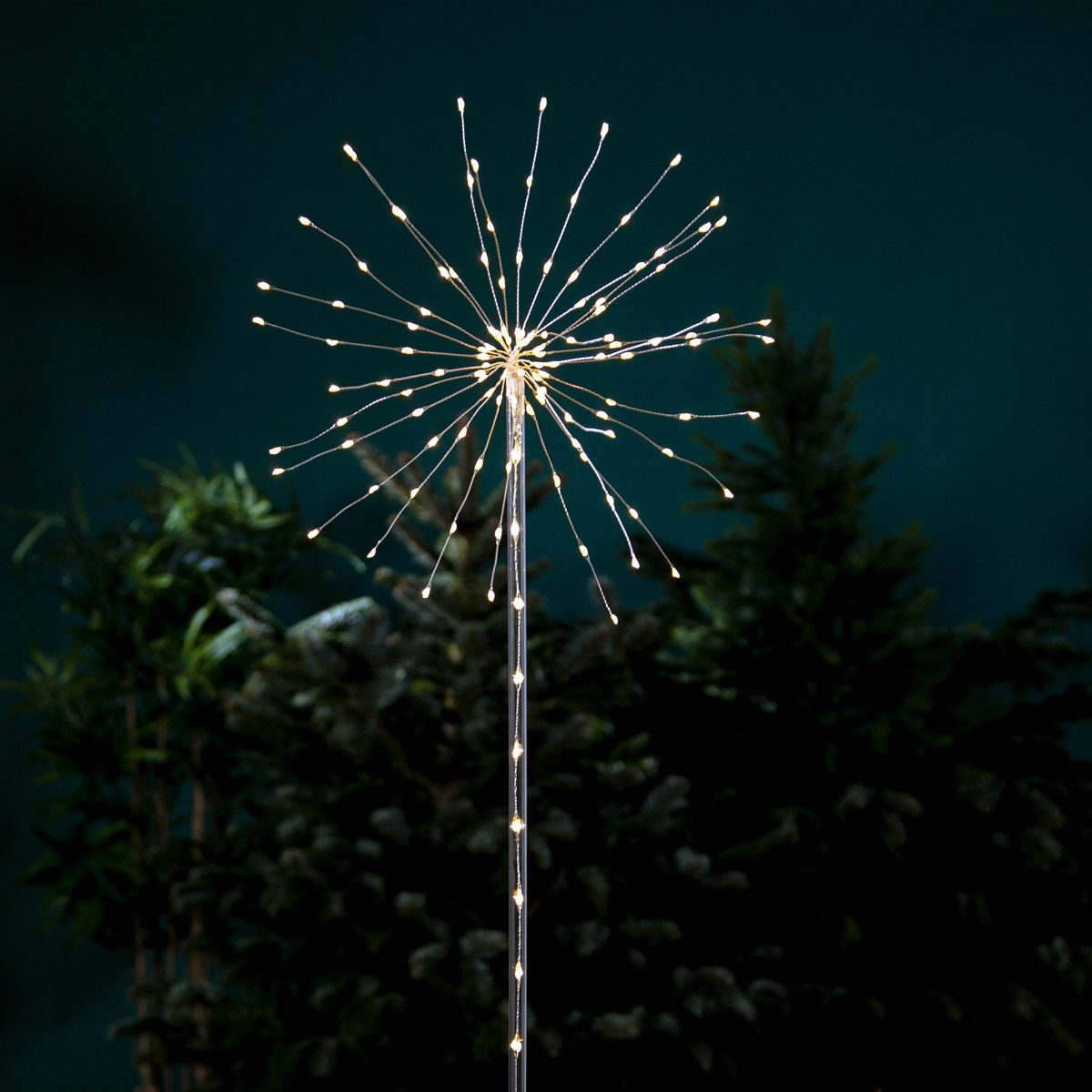 STAR TRADING LED Gartenstrahler LED Dekostab FEUERWERK H: 100cm Gartenstecker Batteriebetrieb 8 Modi, LED Classic, warmweiß (2100K bis 3000K)
