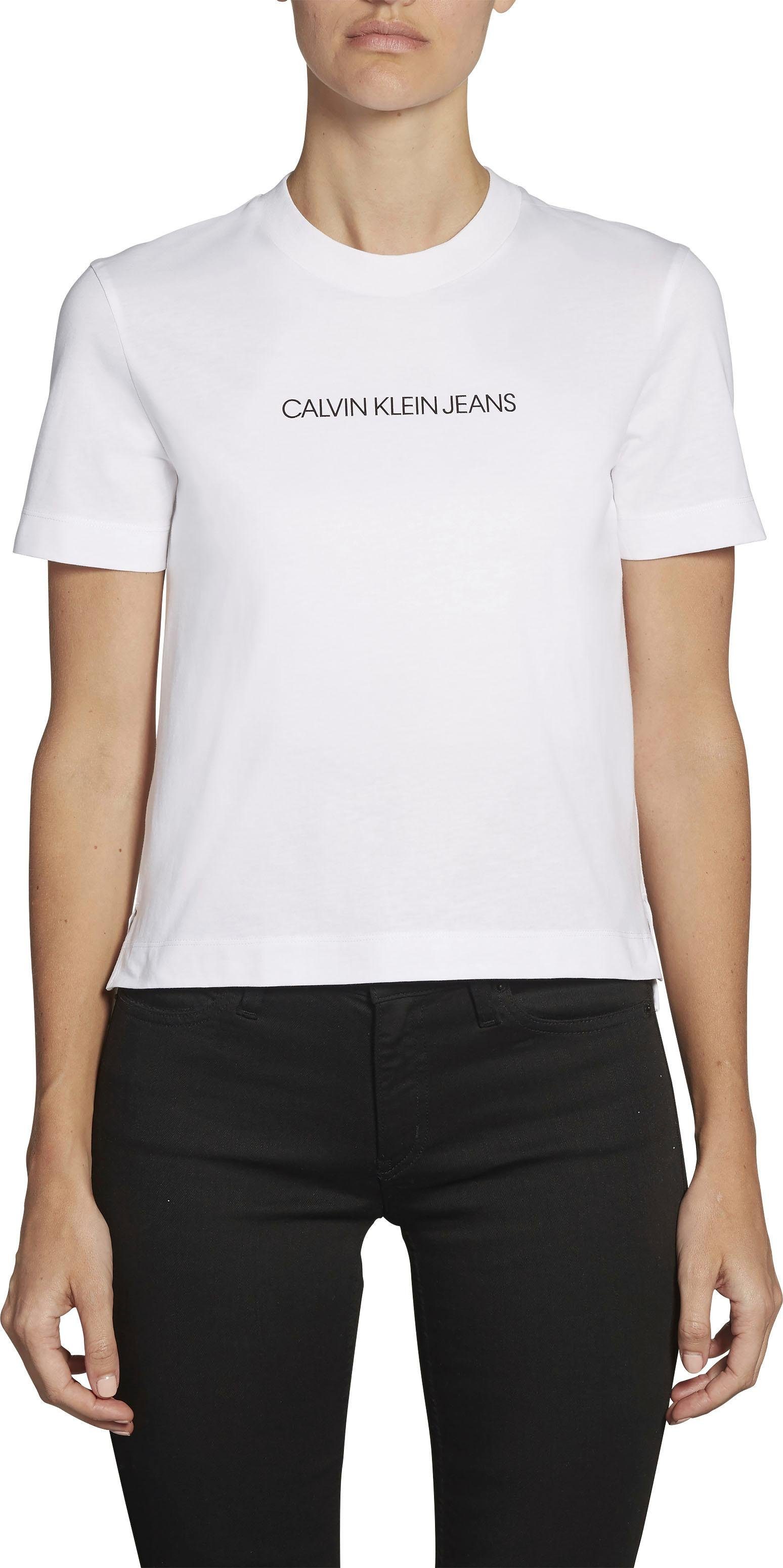 Футболки кельвин кляйн купить. Calvin Klein футболка женская белая. Футболка Кельвин Кляйн белая. Футболка Кельвин Кляйн джинс. Calvin Klein Jeans футболка женская белая.