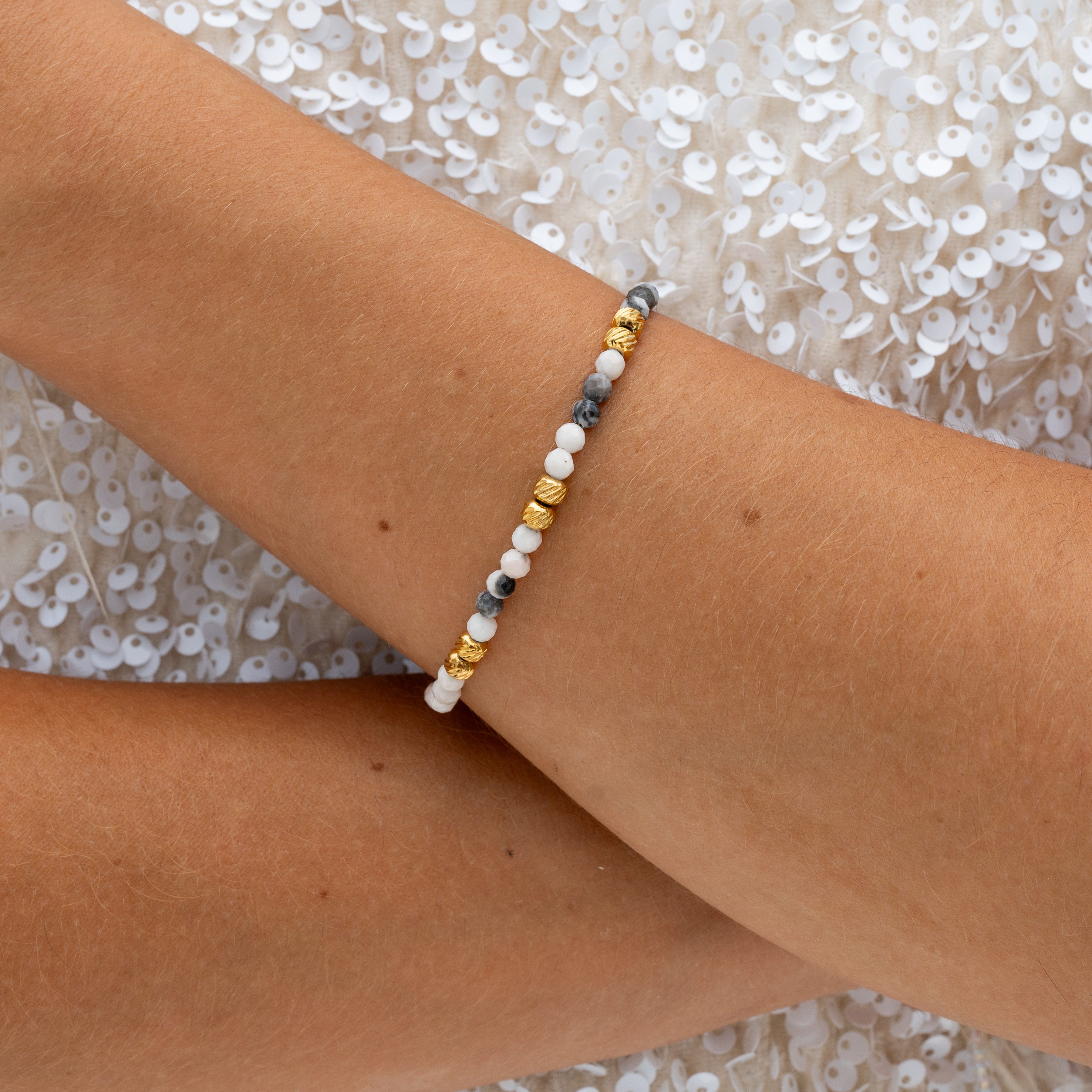 Made by Nami Perlenarmband Damen Damenarmband Größenverstellbar Wasserfest in Natur oder Grün, hohe Qualität mit verschiedenen Perlen – Bild 2 von 5